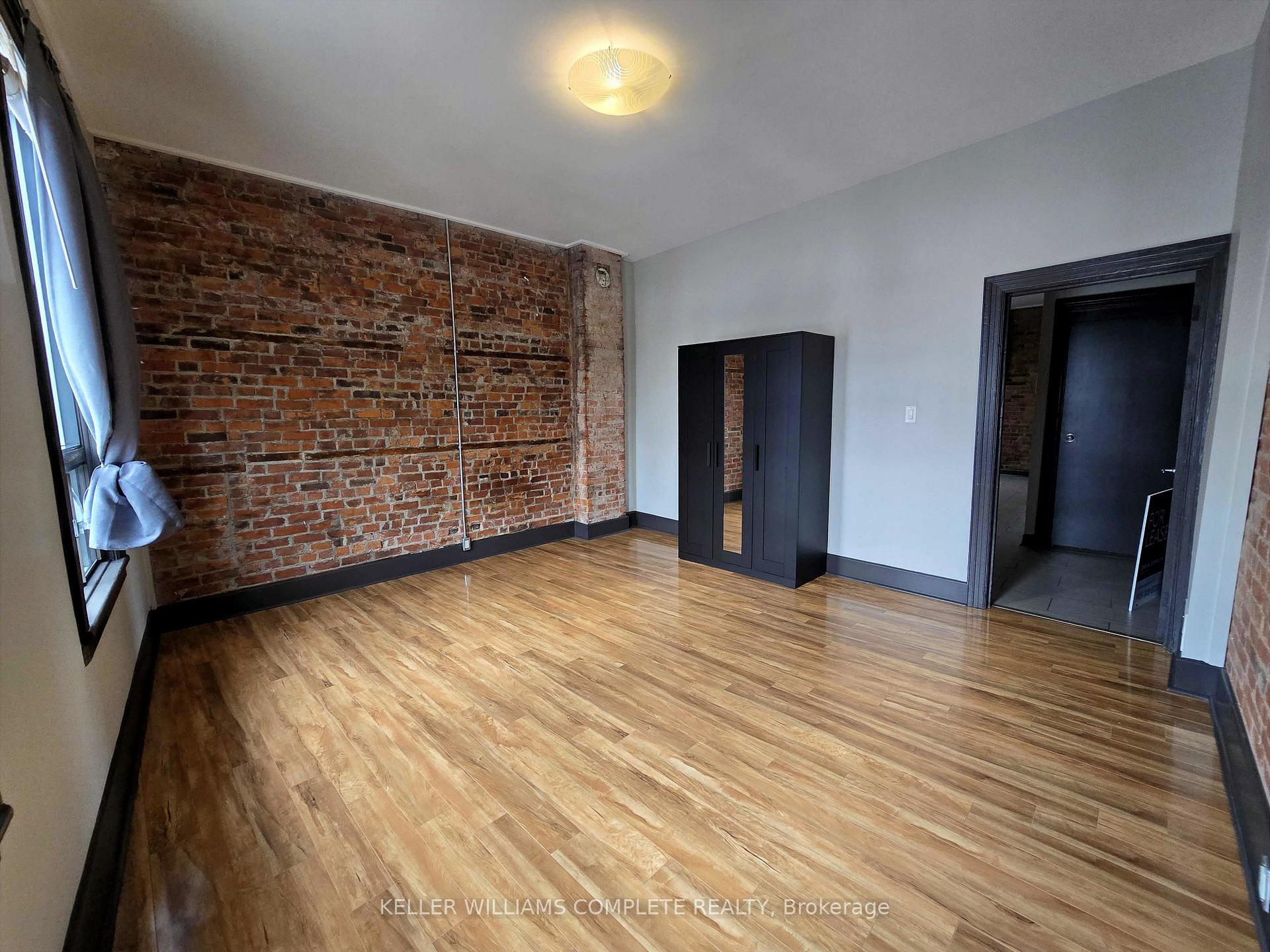 Photo 8 of Unit B, 473 King Street, Hamilton, Strathcona — HOMEH