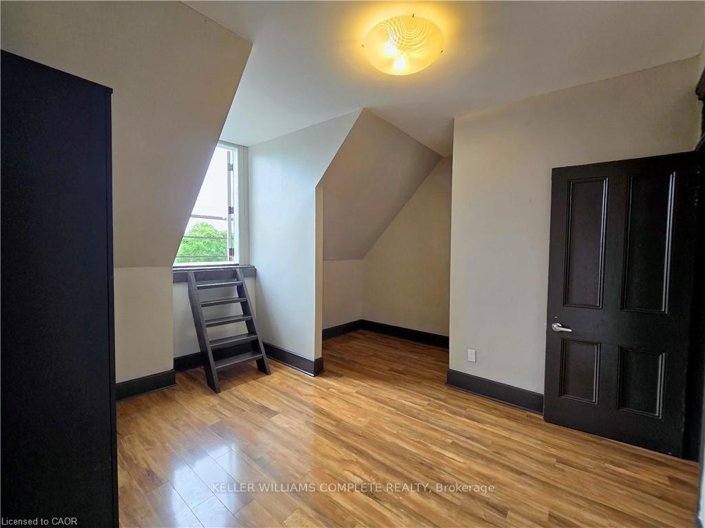Photo 23 of Unit B, 473 King Street, Hamilton, Strathcona — HOMEH