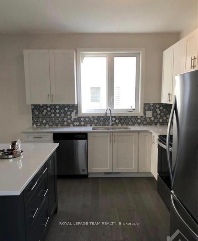 Photo 2 of 514 Loury Row, Ottawa, Chapel Hill South - Orleans Village — HOMEH