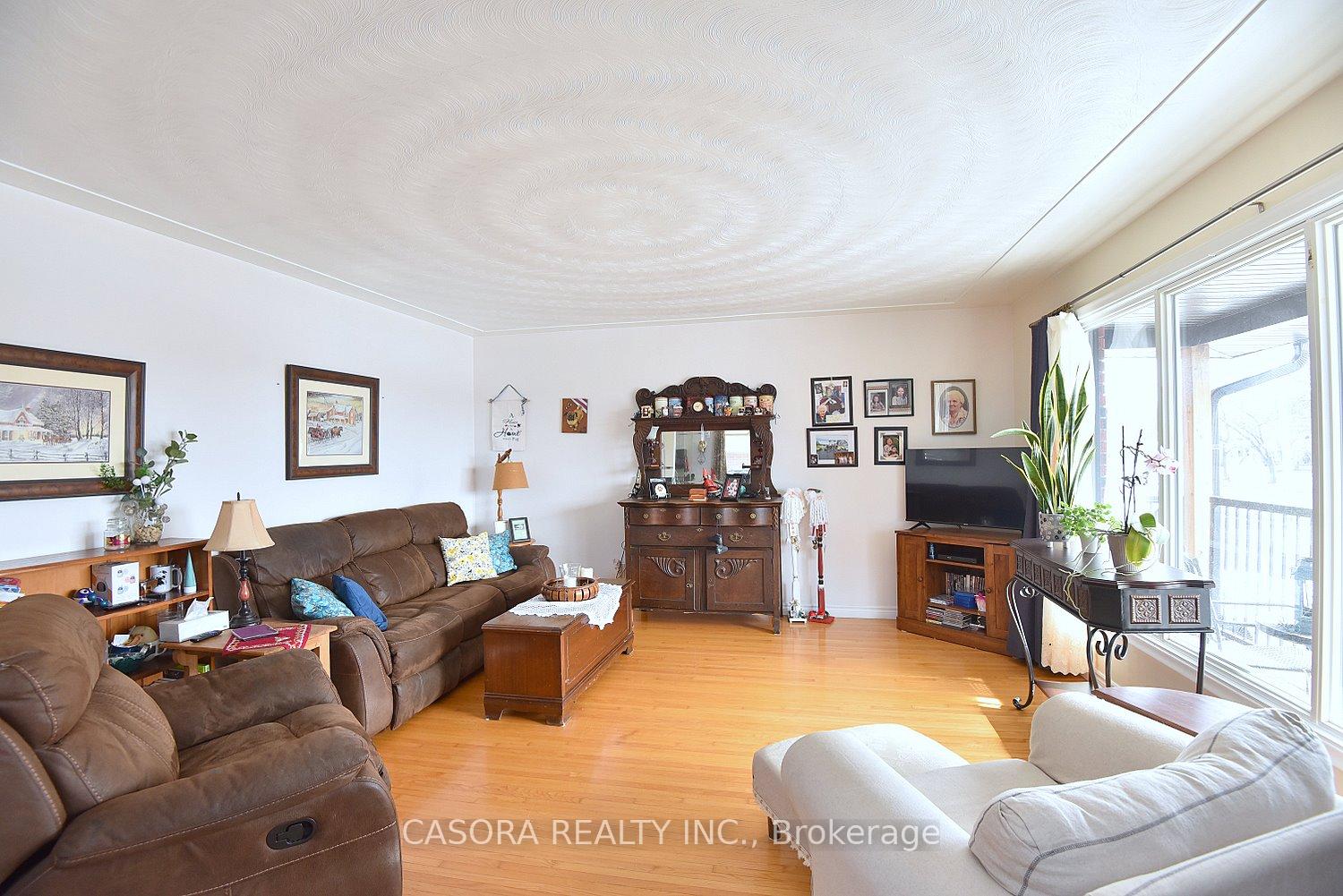Photo 17 of 682 Mohawk Road W, Hamilton, Westcliffe — HOMEH