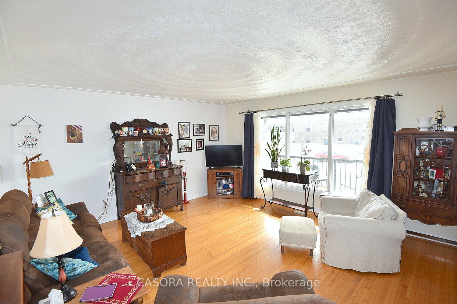 Photo 19 of 682 Mohawk Road W, Hamilton, Westcliffe — HOMEH