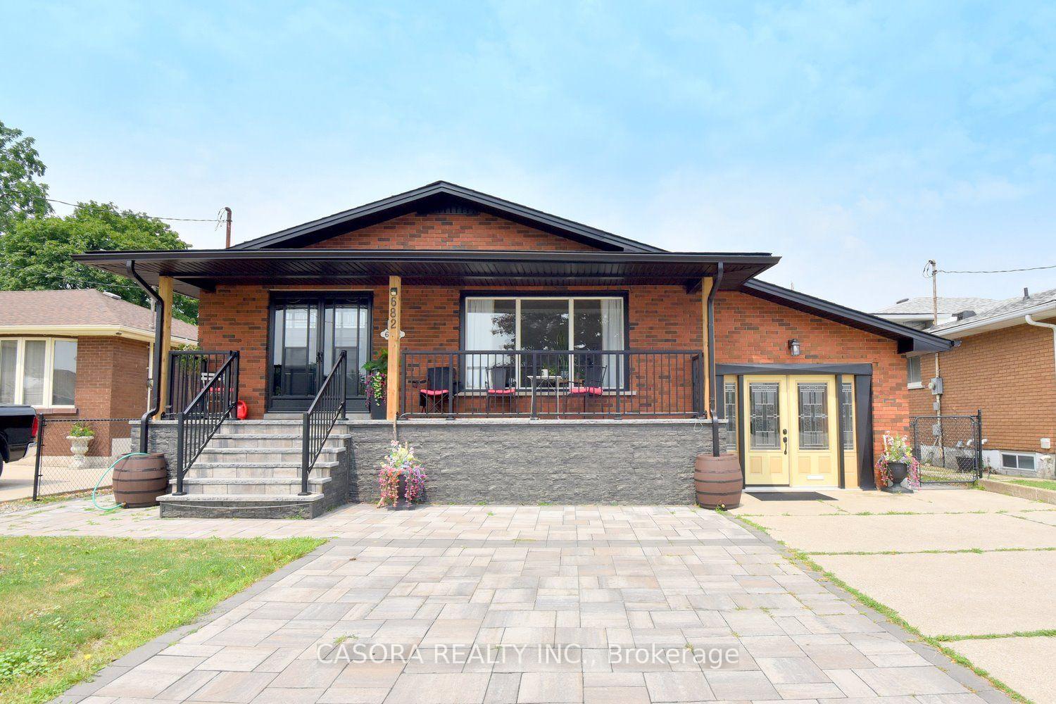 Photo 2 of 682 Mohawk Road W, Hamilton, Westcliffe — HOMEH