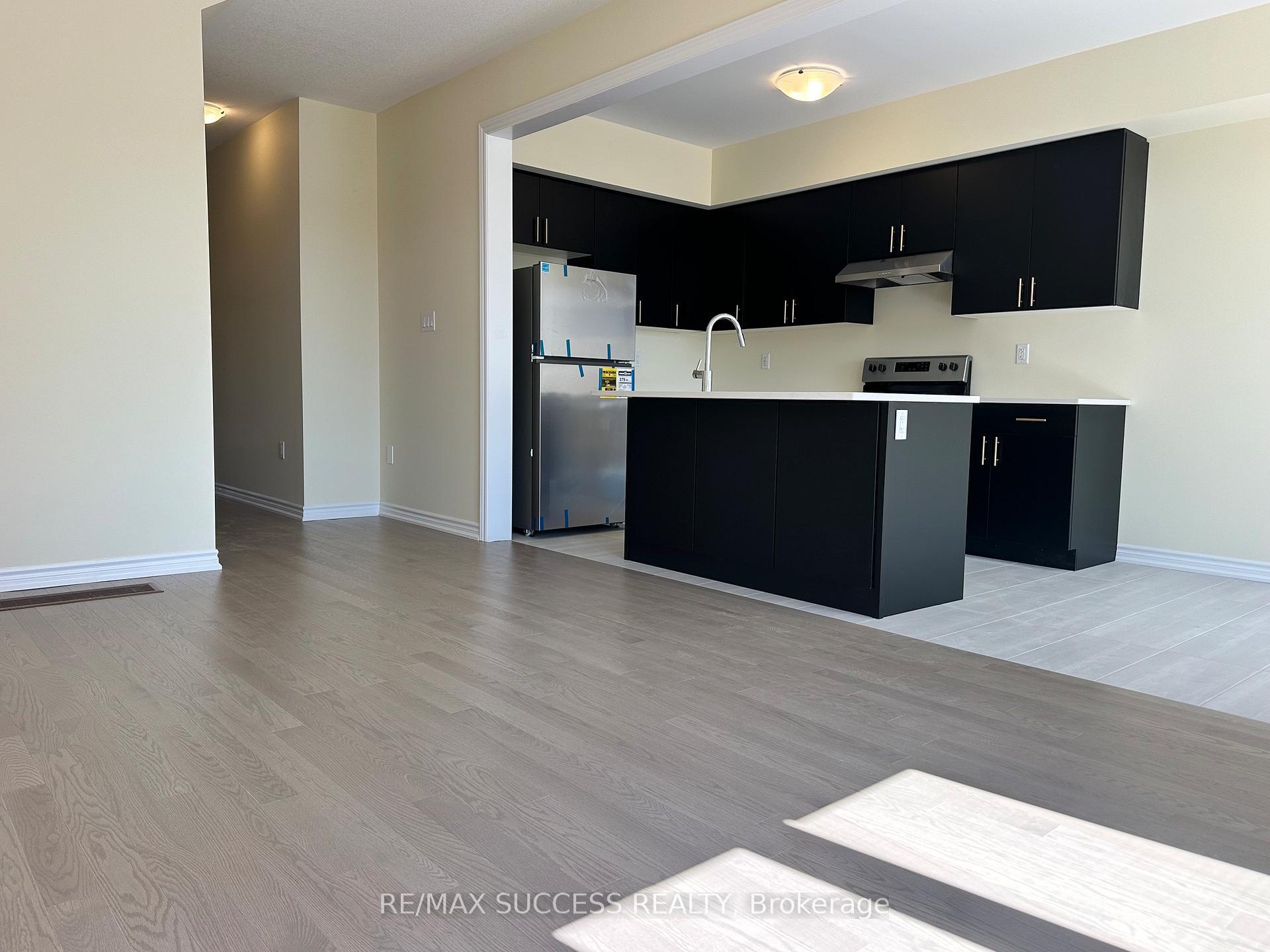 Photo 10 of 7 Chapman Road, Brant, Paris — HOMEH