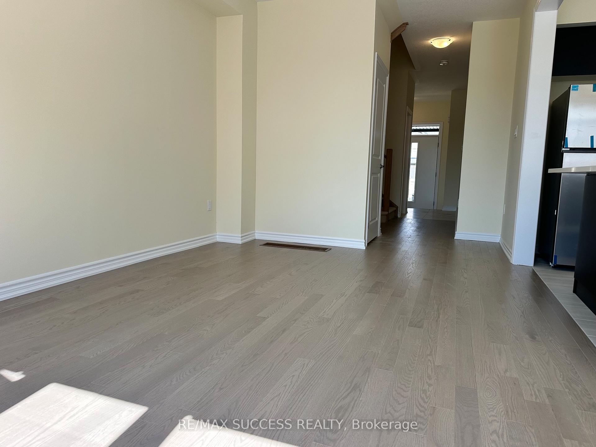 Photo 11 of 7 Chapman Road, Brant, Paris — HOMEH