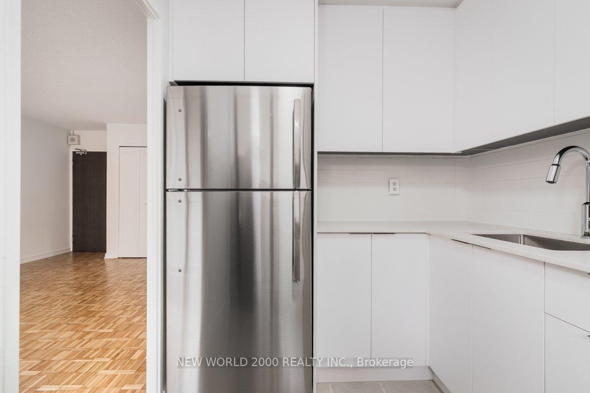 Photo 6 of Unit 1901, 101 Roehampton Avenue, Toronto, Mount Pleasant West — HOMEH