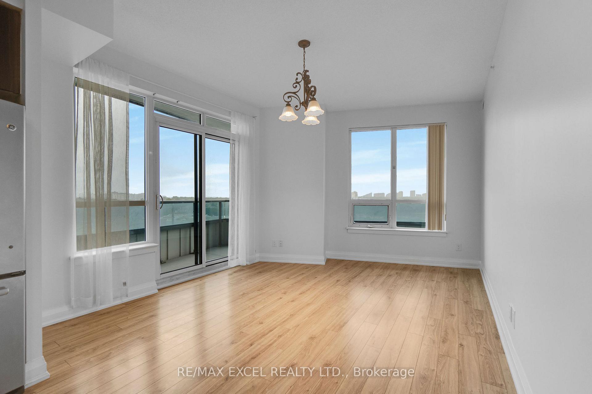 Photo 15 of Unit 625, 7161 Yonge Street, Markham, Thornhill — HOMEH