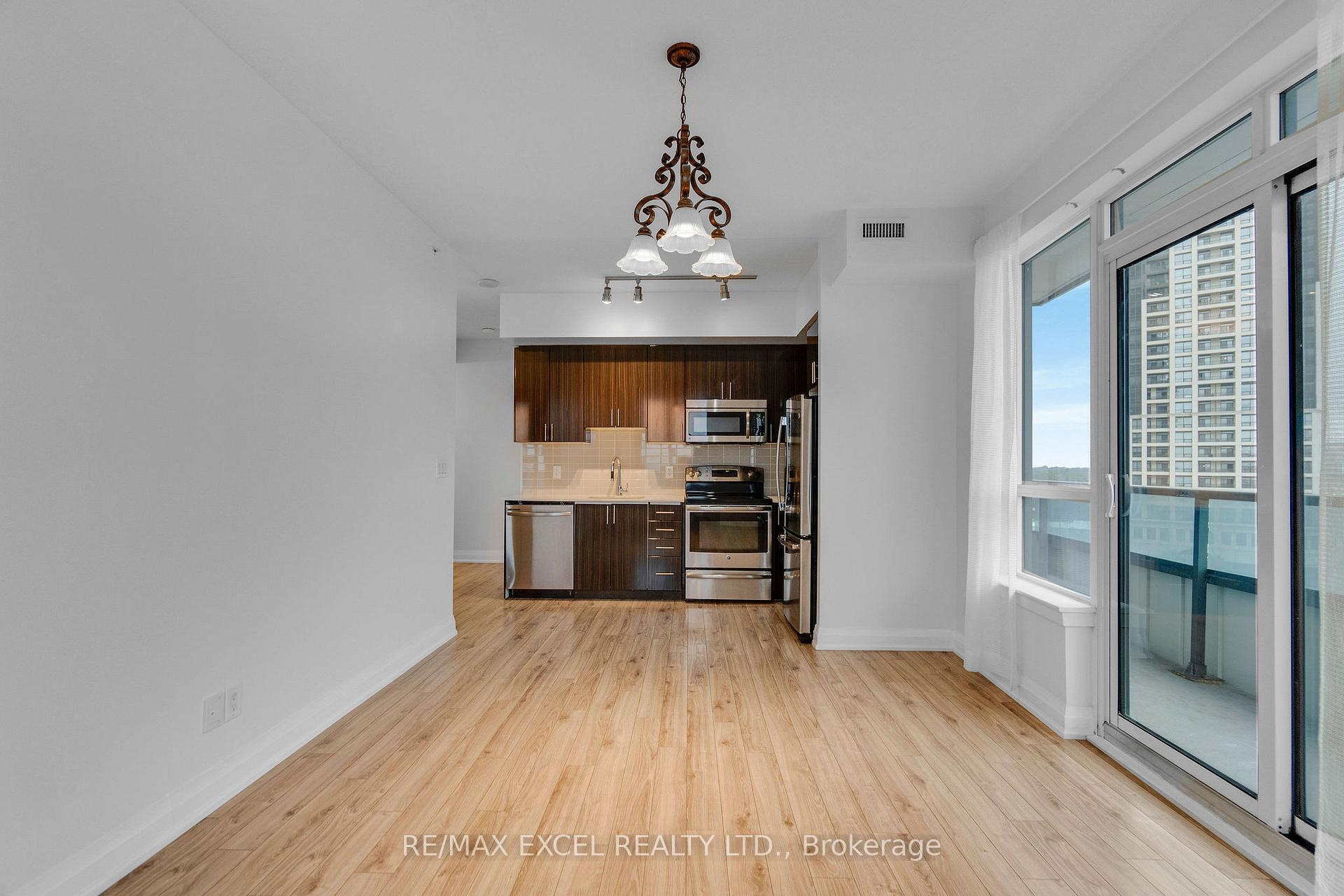 Photo 17 of Unit 625, 7161 Yonge Street, Markham, Thornhill — HOMEH