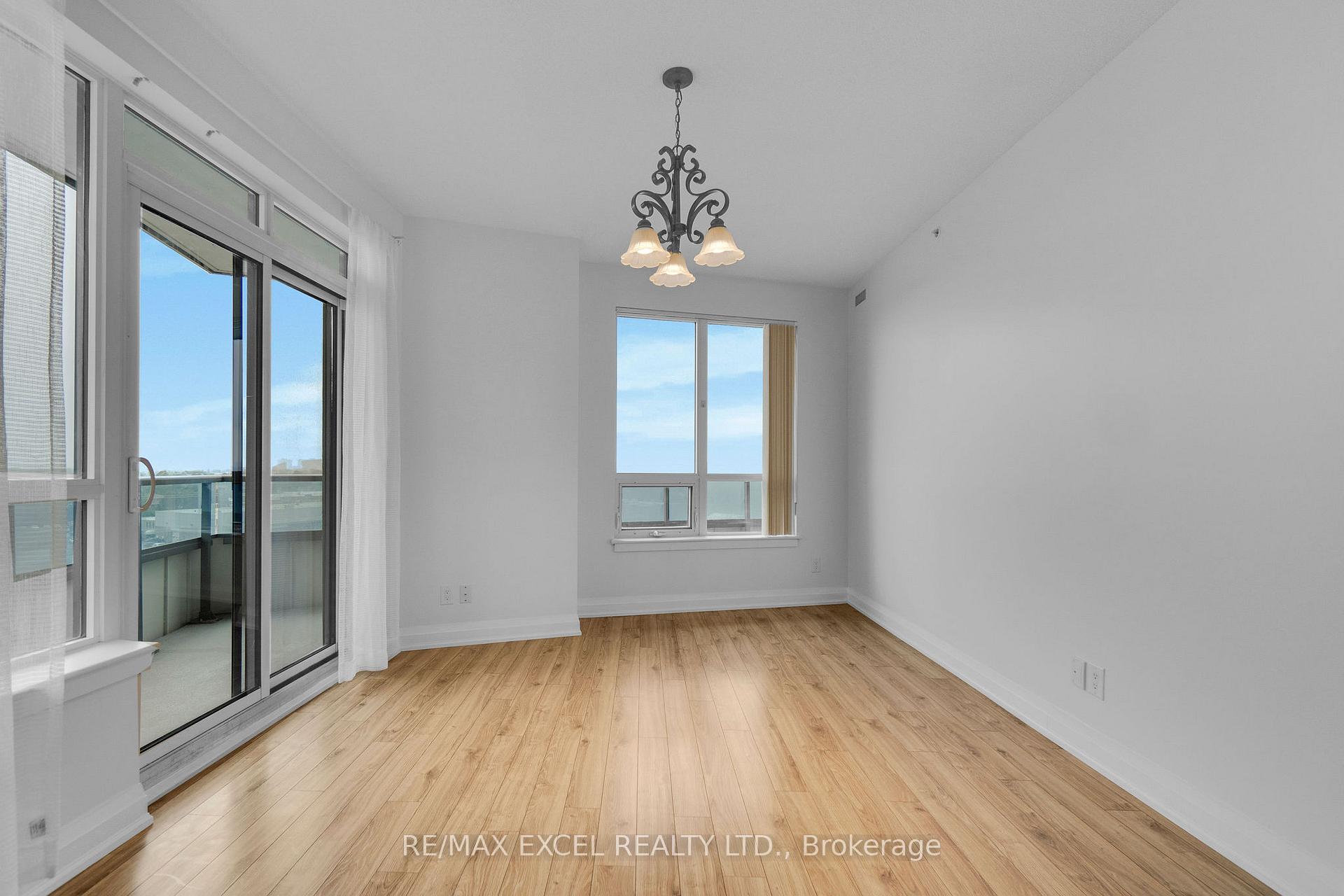 Photo 18 of Unit 625, 7161 Yonge Street, Markham, Thornhill — HOMEH