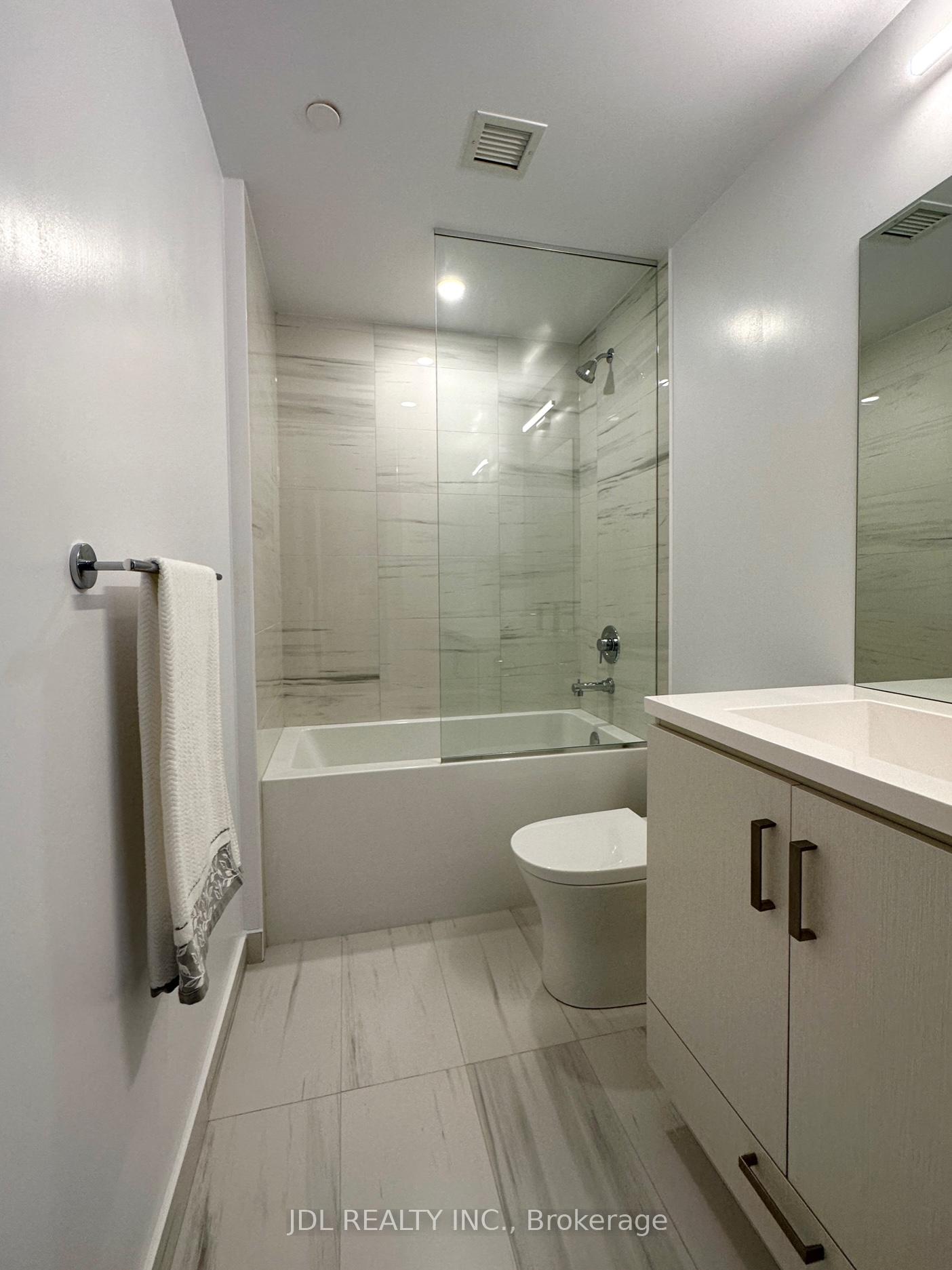 Photo 13 of Unit 515, 60 Honeycrisp Crescent, Vaughan, Vaughan Corporate Centre — HOMEH