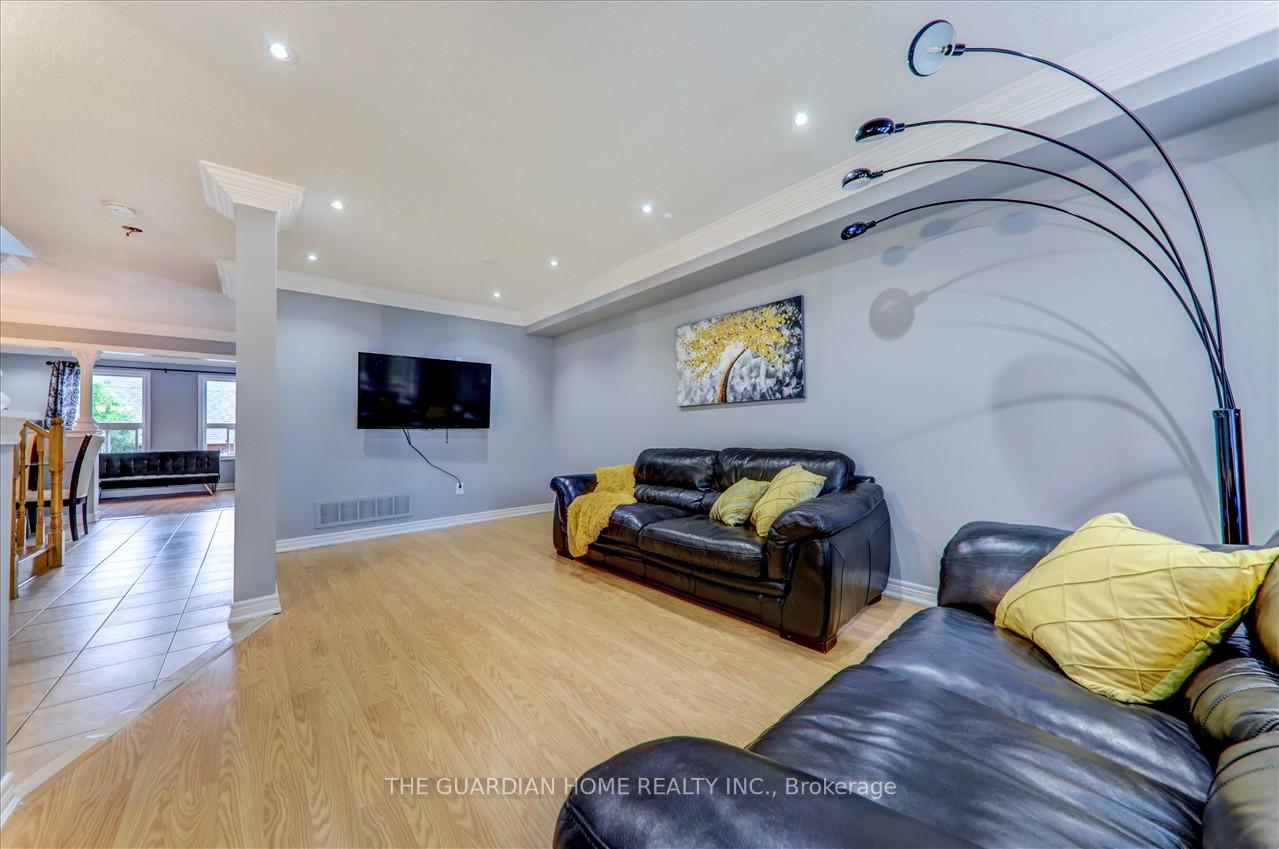 Photo 7 of 6931 14th Avenue, Markham, Box Grove — HOMEH