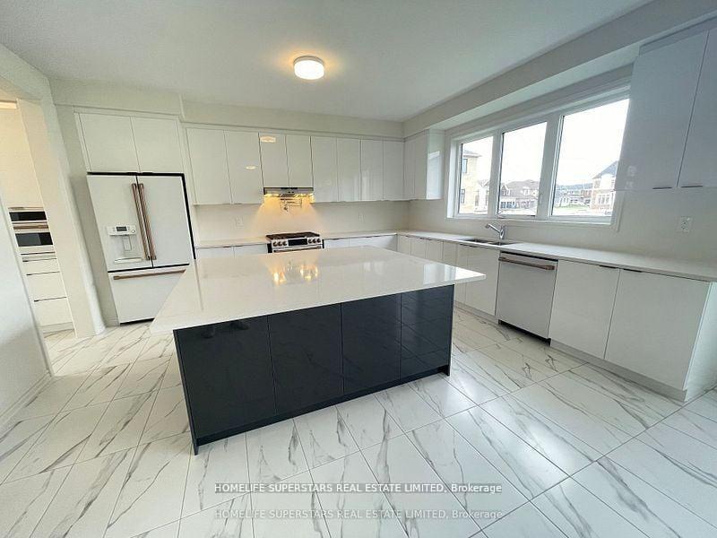 Photo 3 of 17 Bellflower Crescent, Adjala-Tosorontio, Colgan — HOMEH