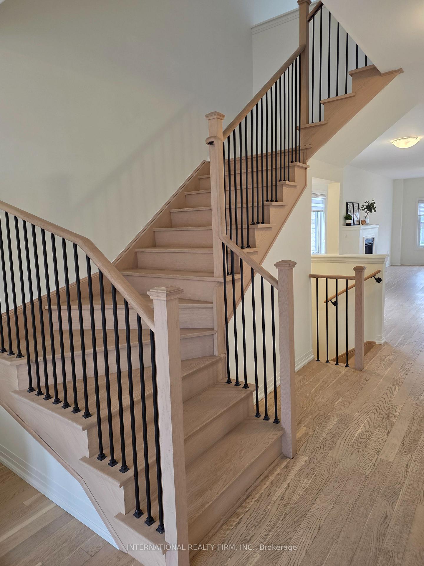 Photo 7 of 23 Harvest Crescent, Barrie, Rural Barrie Southeast — HOMEH