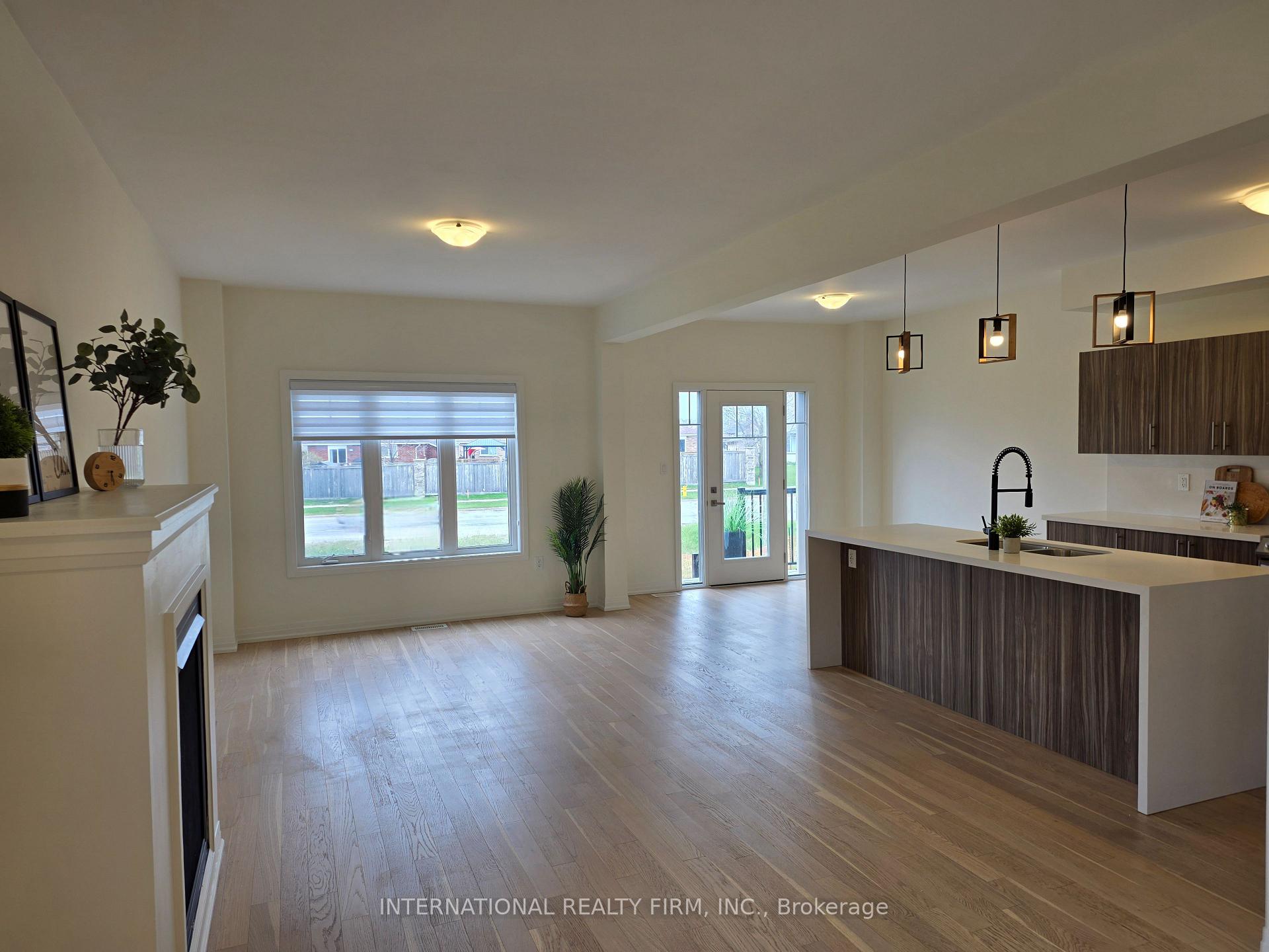 Photo 8 of 23 Harvest Crescent, Barrie, Rural Barrie Southeast — HOMEH