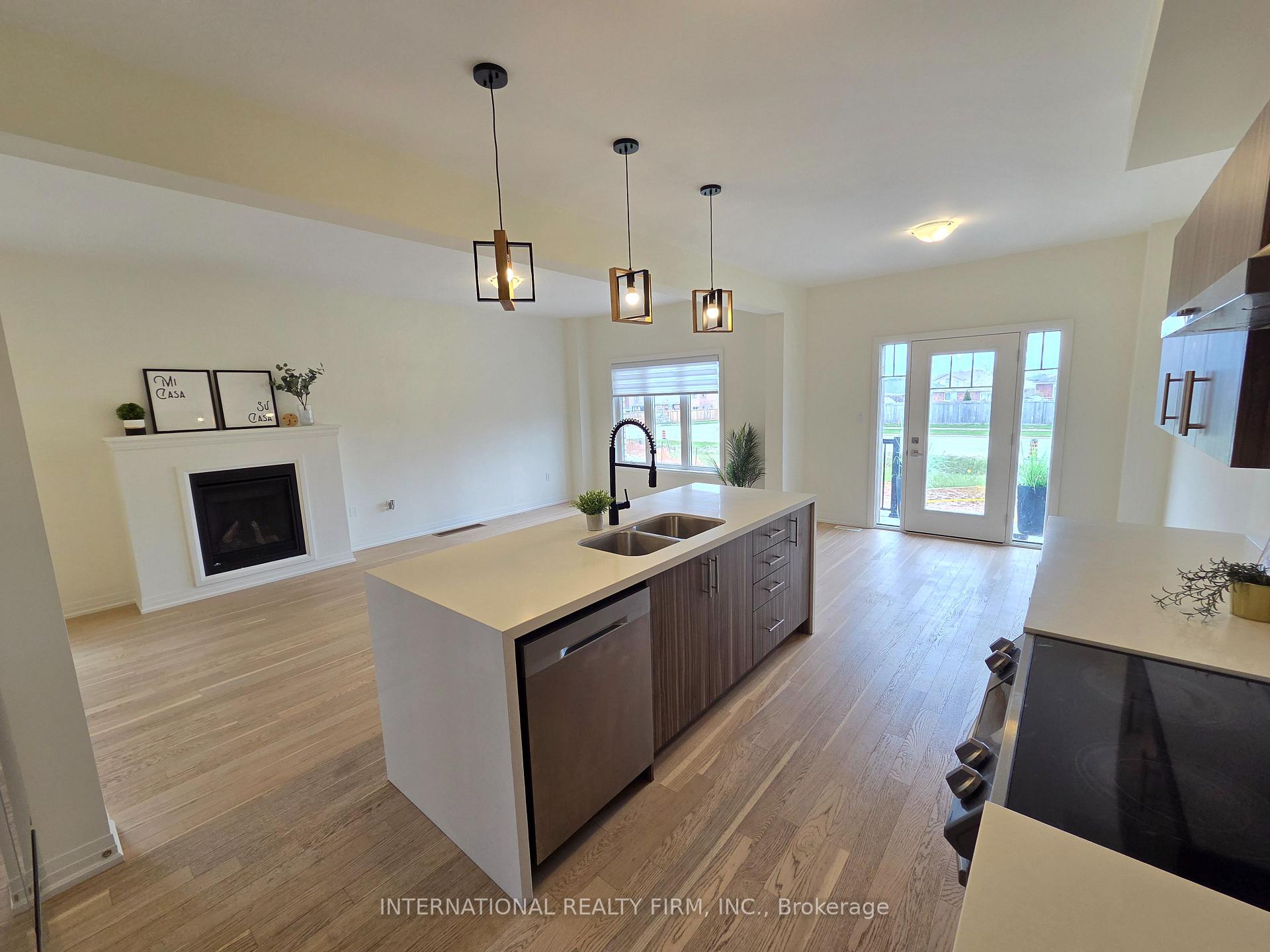 Photo 10 of 23 Harvest Crescent, Barrie, Rural Barrie Southeast — HOMEH