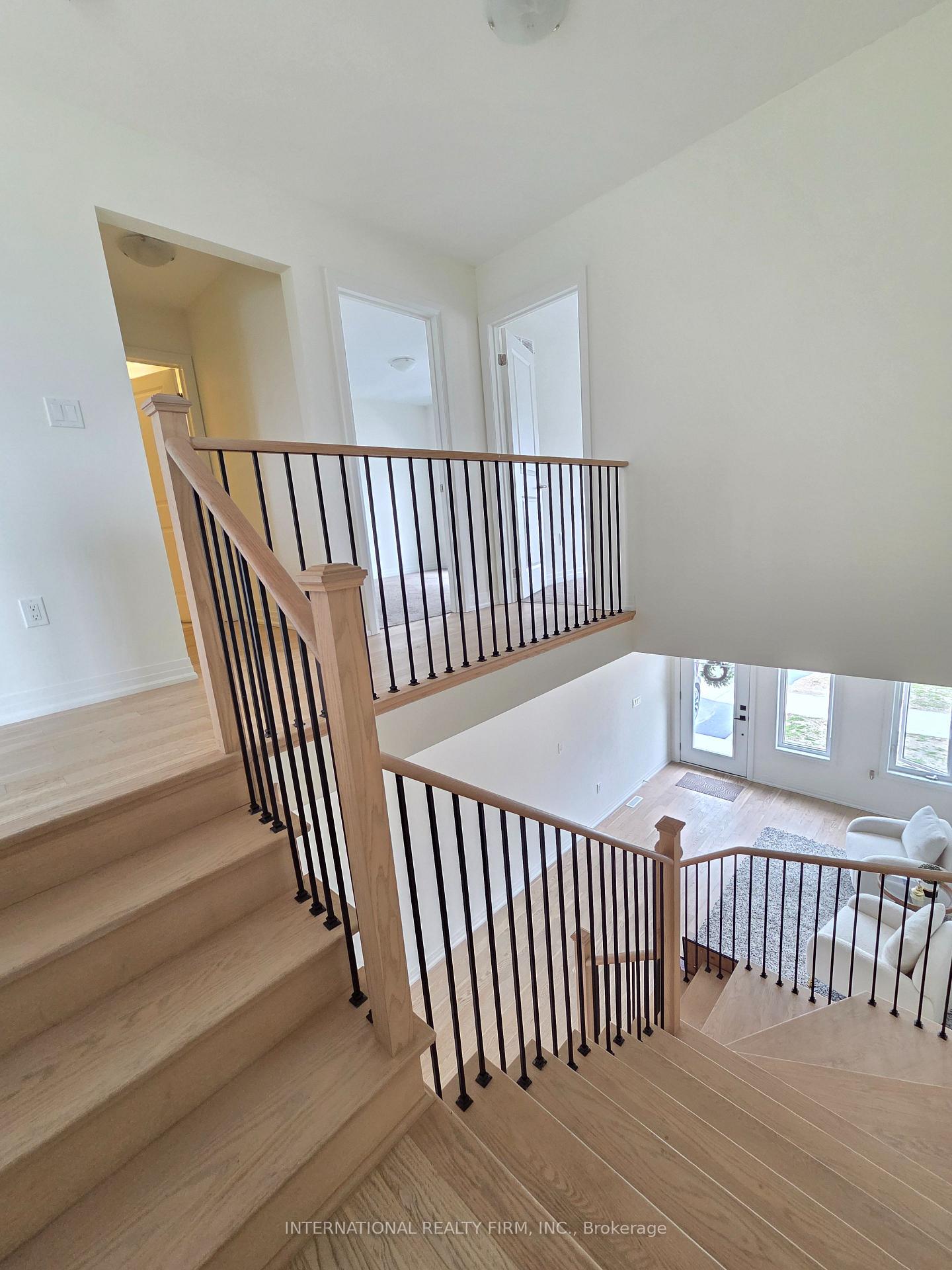 Photo 14 of 23 Harvest Crescent, Barrie, Rural Barrie Southeast — HOMEH