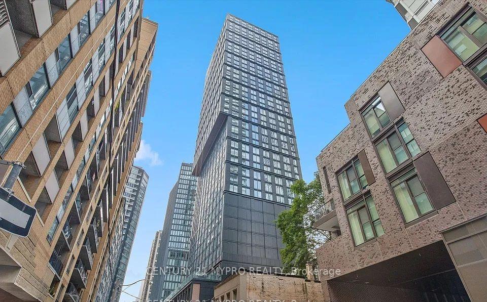 Front of Unit 1703, 82 Dalhousie Street