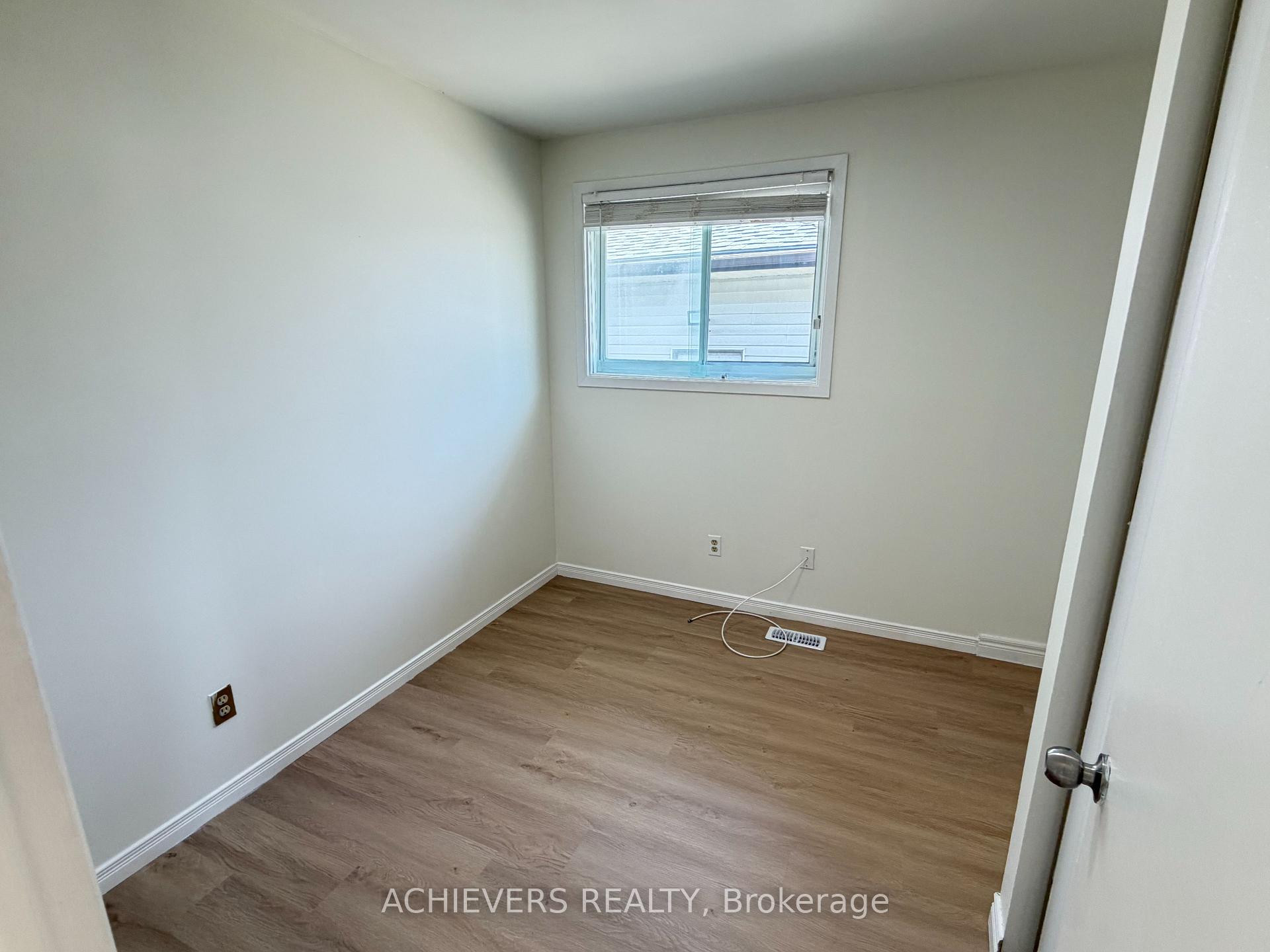 Photo 11 of 176 Culver Crescent, London, East H — HOMEH