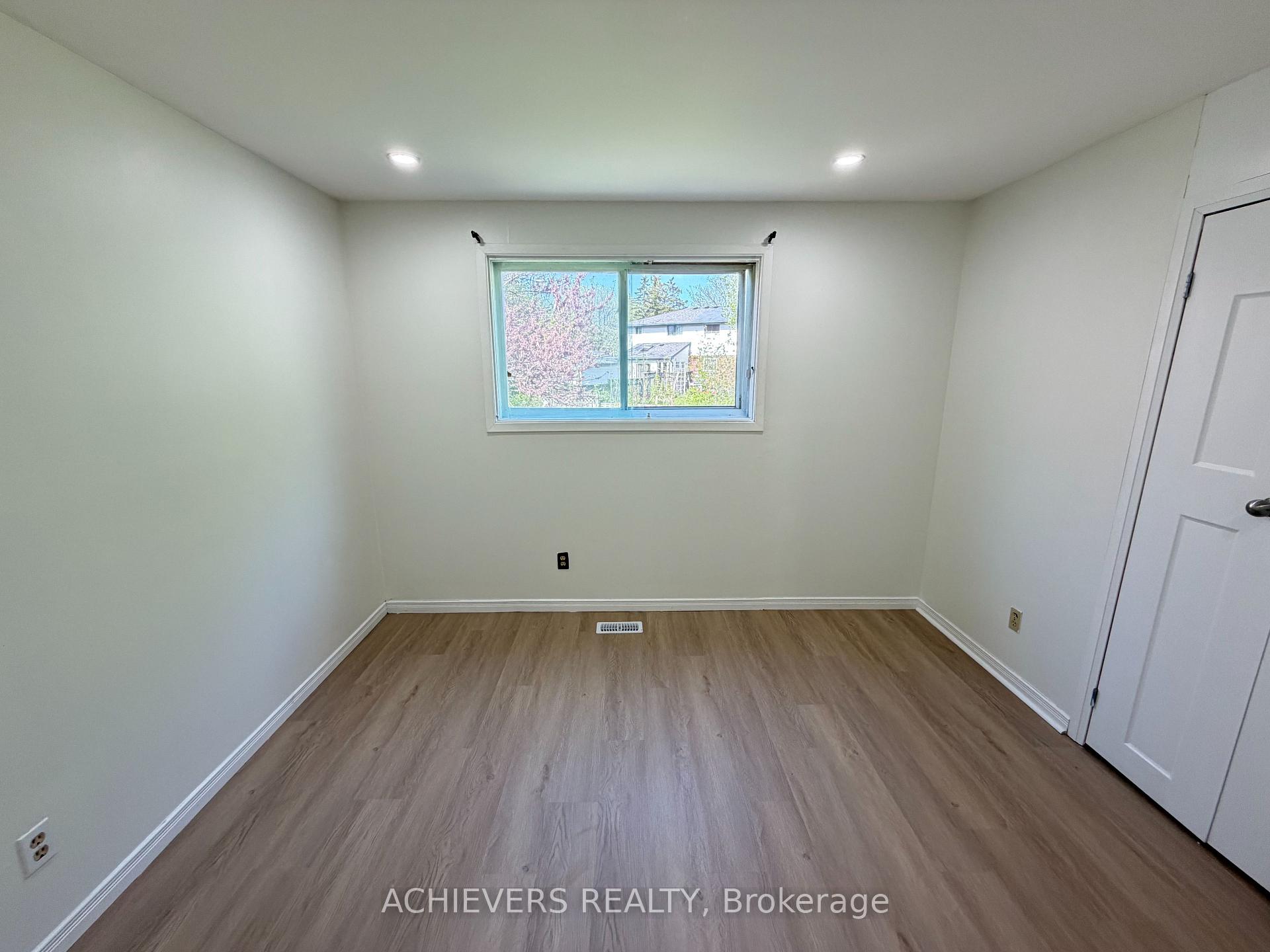 Photo 13 of 176 Culver Crescent, London, East H — HOMEH