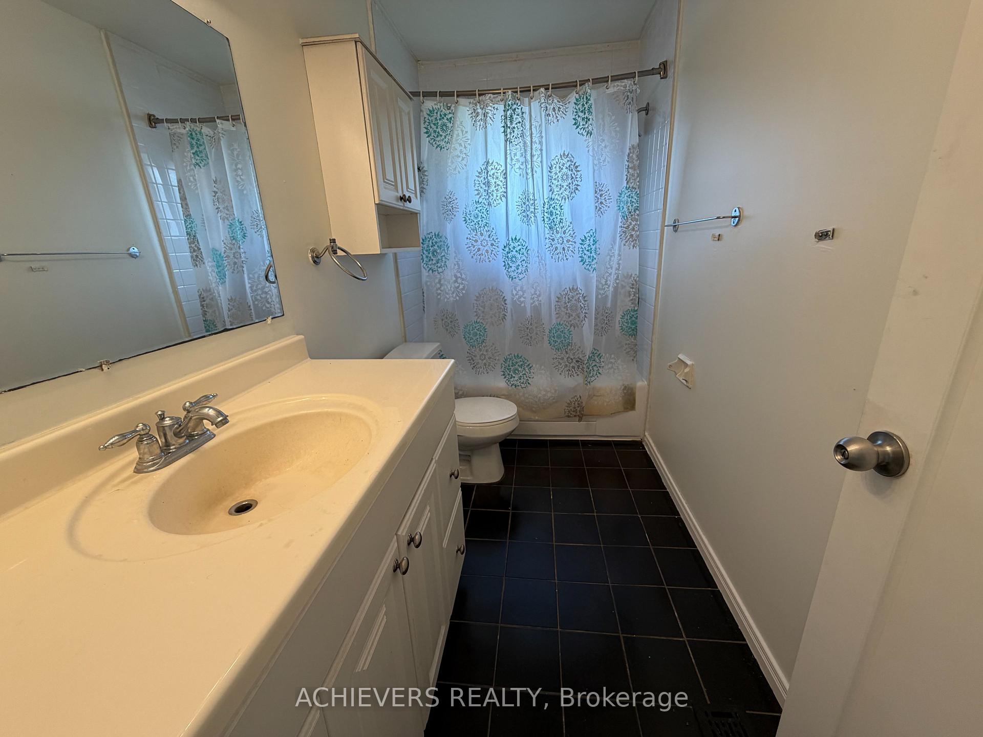 Photo 17 of 176 Culver Crescent, London, East H — HOMEH