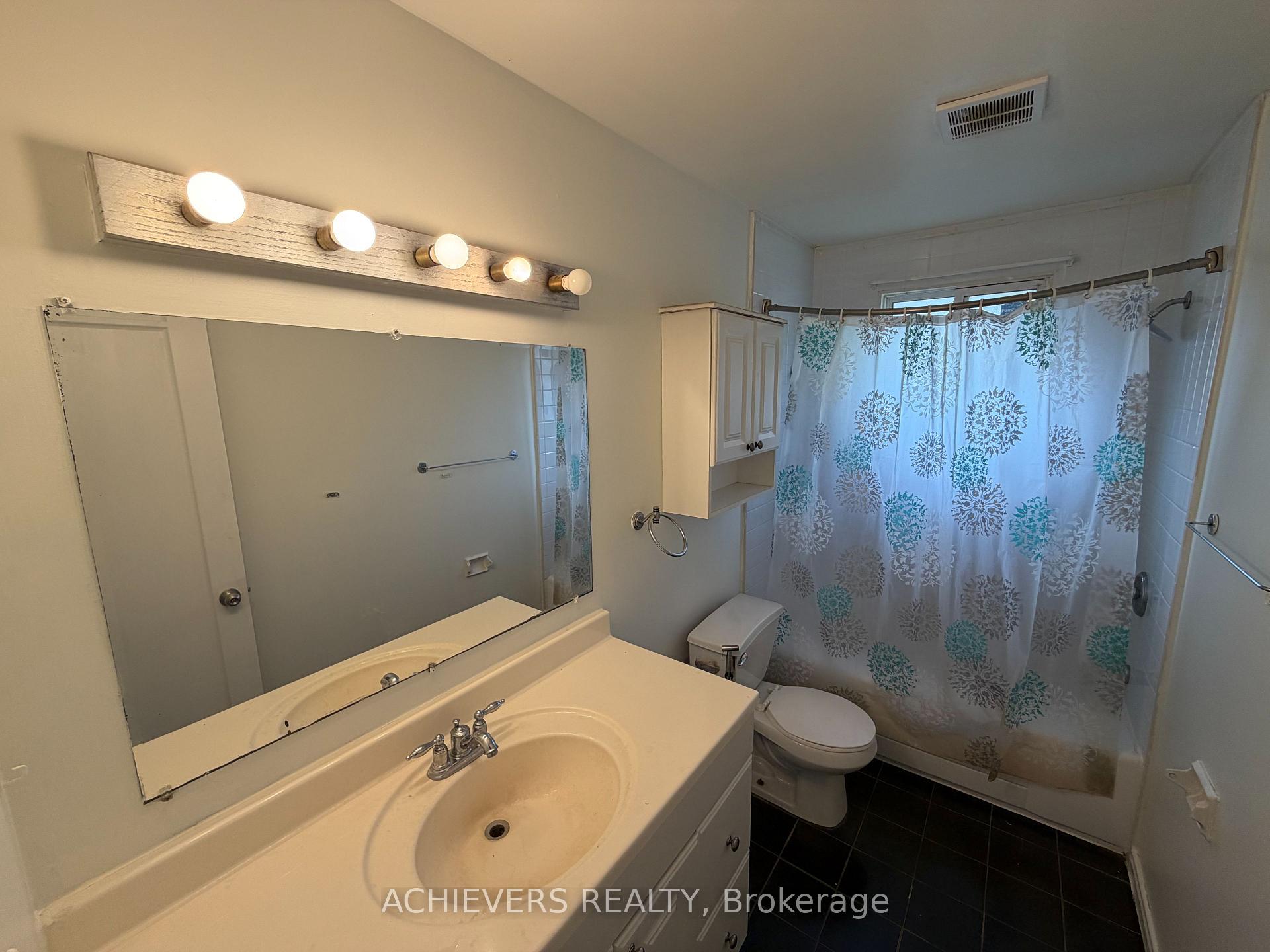 Photo 18 of 176 Culver Crescent, London, East H — HOMEH