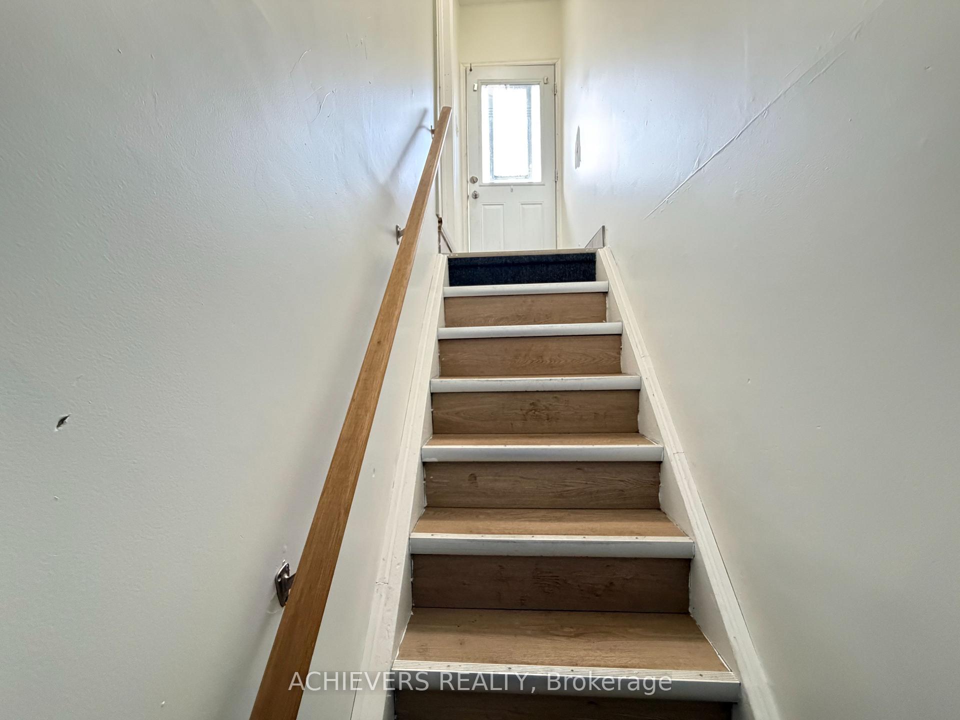 Photo 19 of 176 Culver Crescent, London, East H — HOMEH