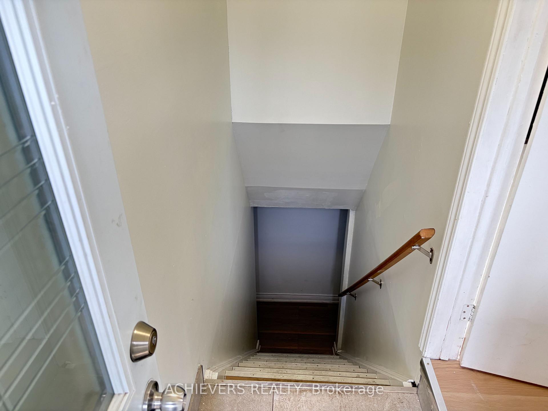 Photo 20 of 176 Culver Crescent, London, East H — HOMEH
