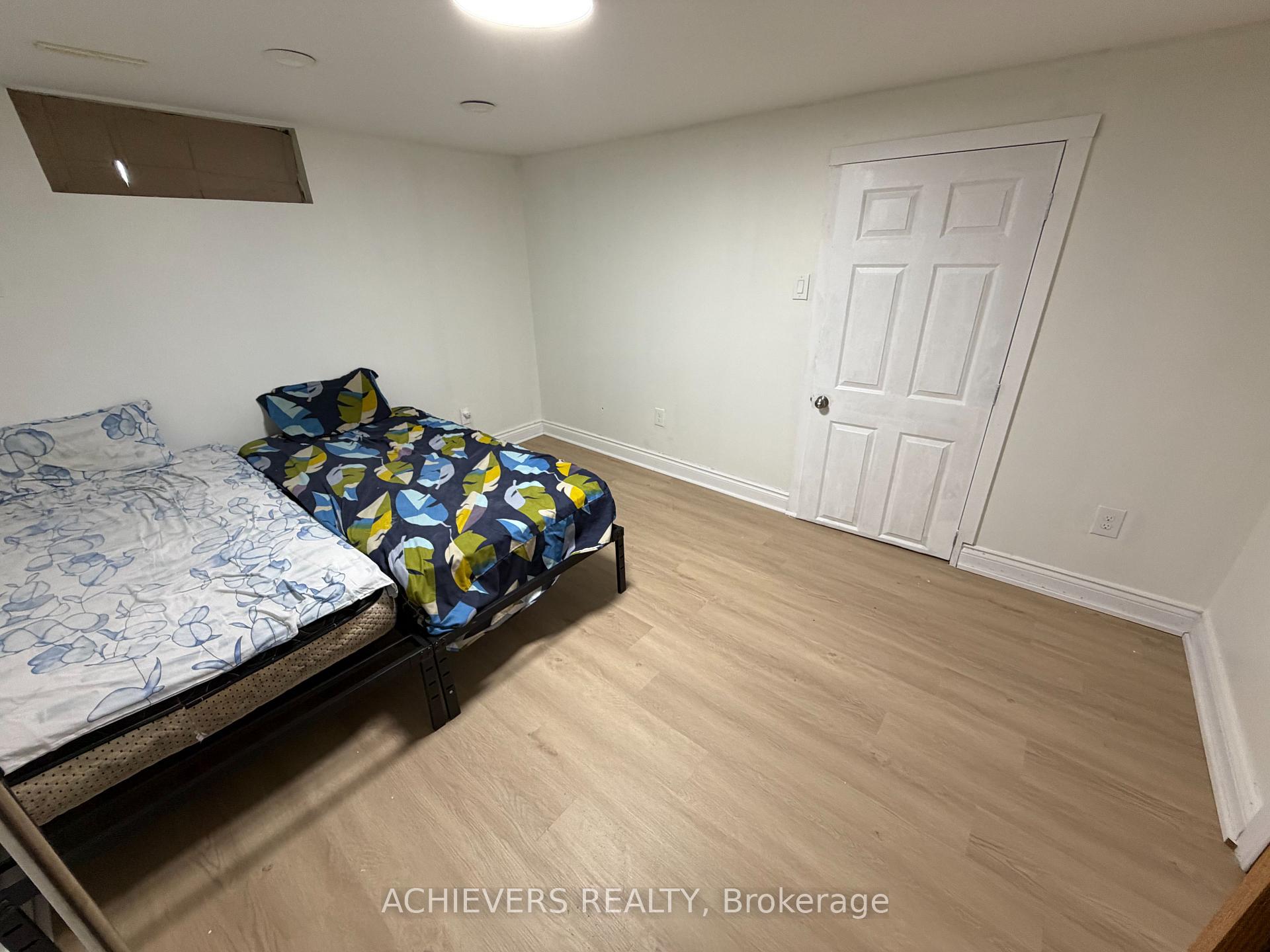 Photo 23 of 176 Culver Crescent, London, East H — HOMEH