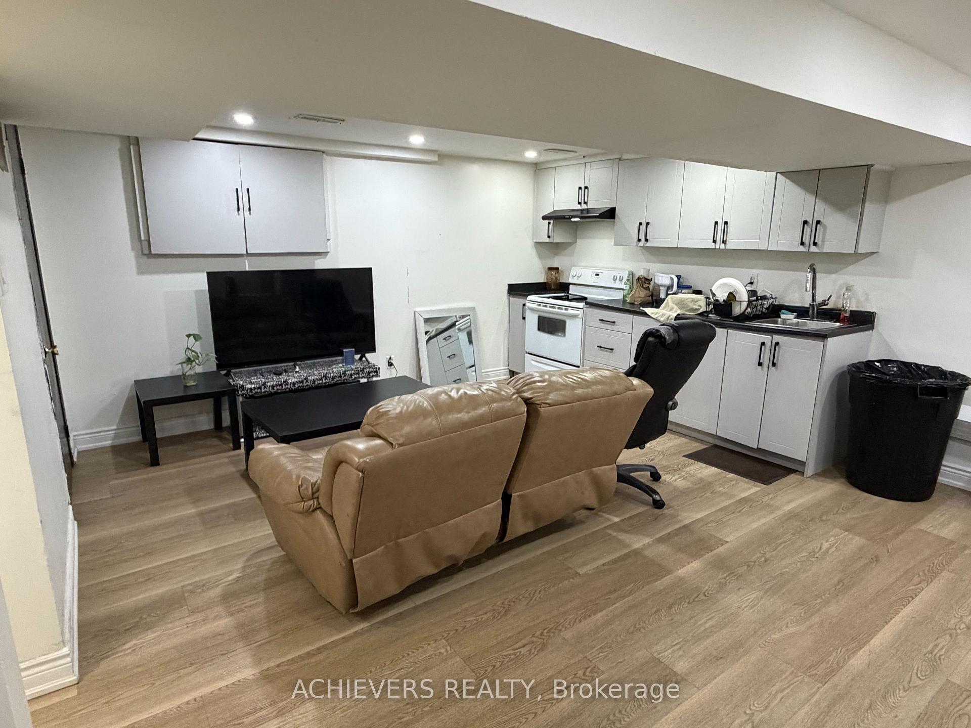 Photo 27 of 176 Culver Crescent, London, East H — HOMEH