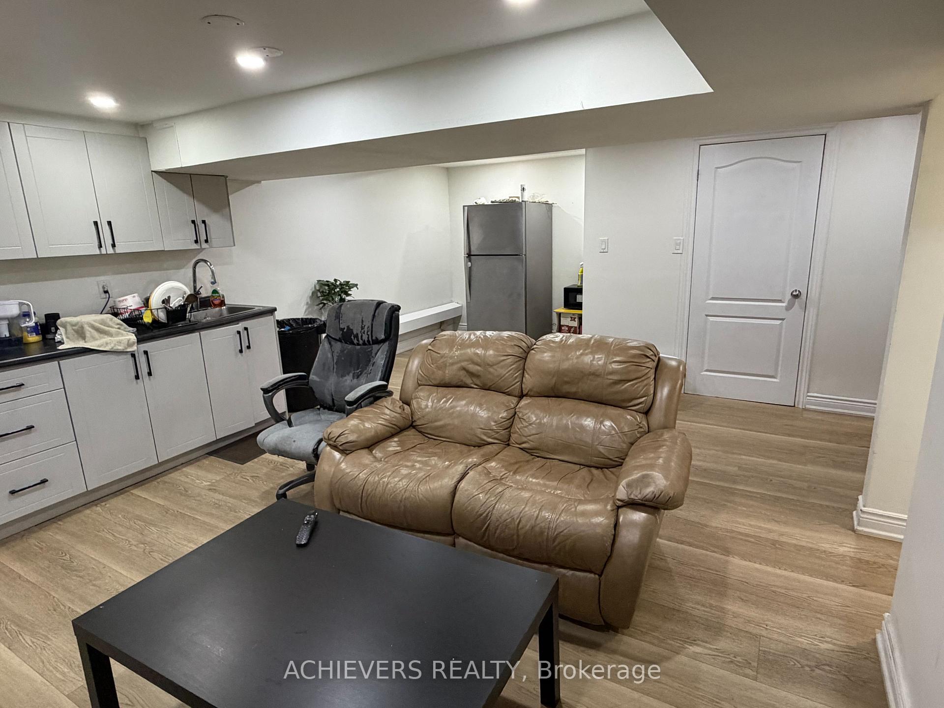 Photo 28 of 176 Culver Crescent, London, East H — HOMEH