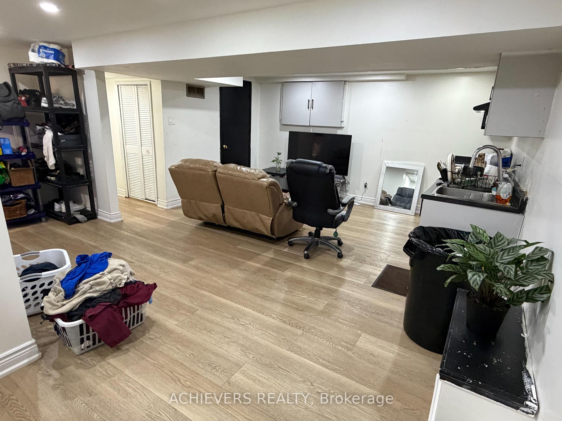 Photo 29 of 176 Culver Crescent, London, East H — HOMEH
