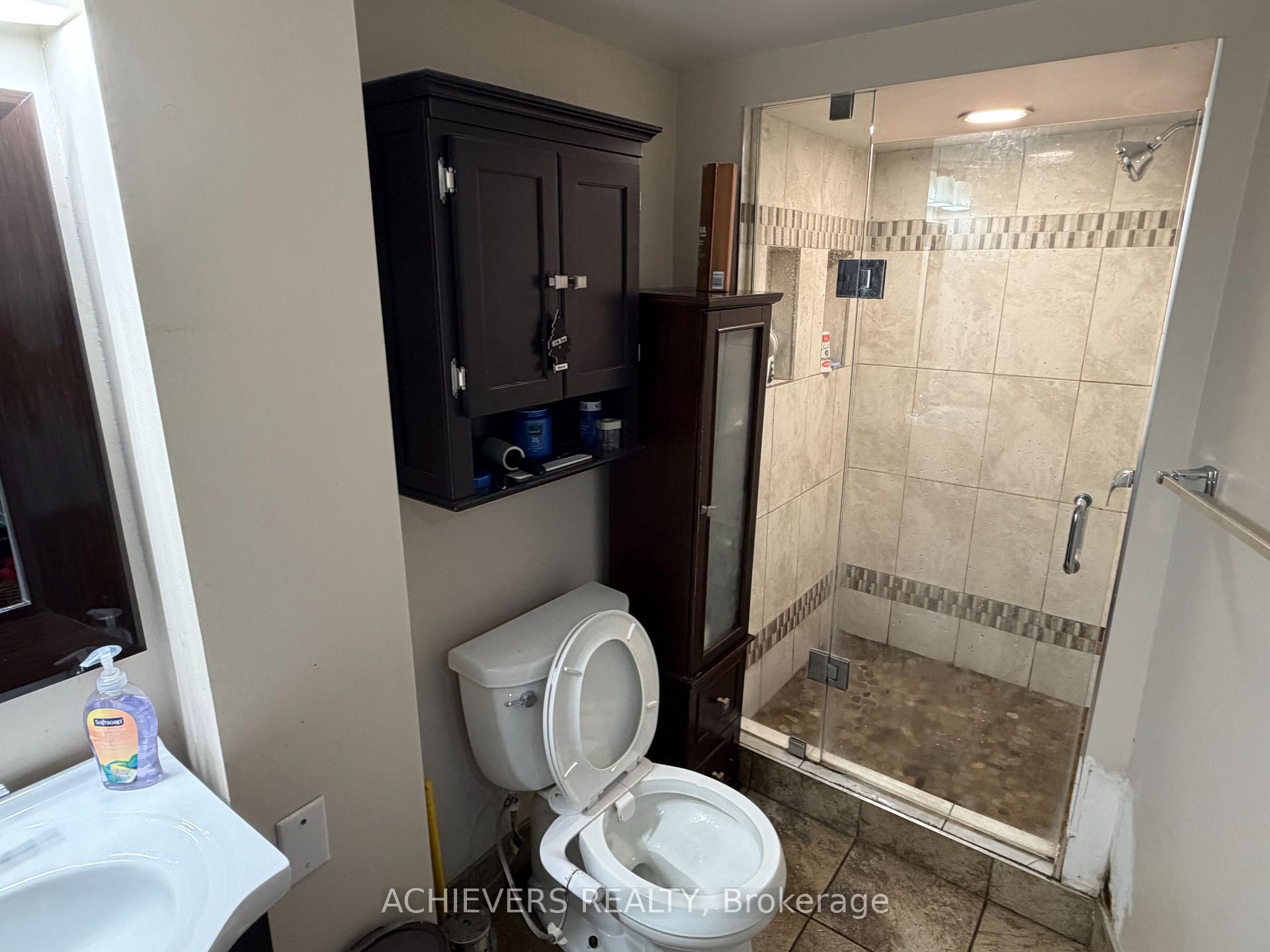 Photo 31 of 176 Culver Crescent, London, East H — HOMEH
