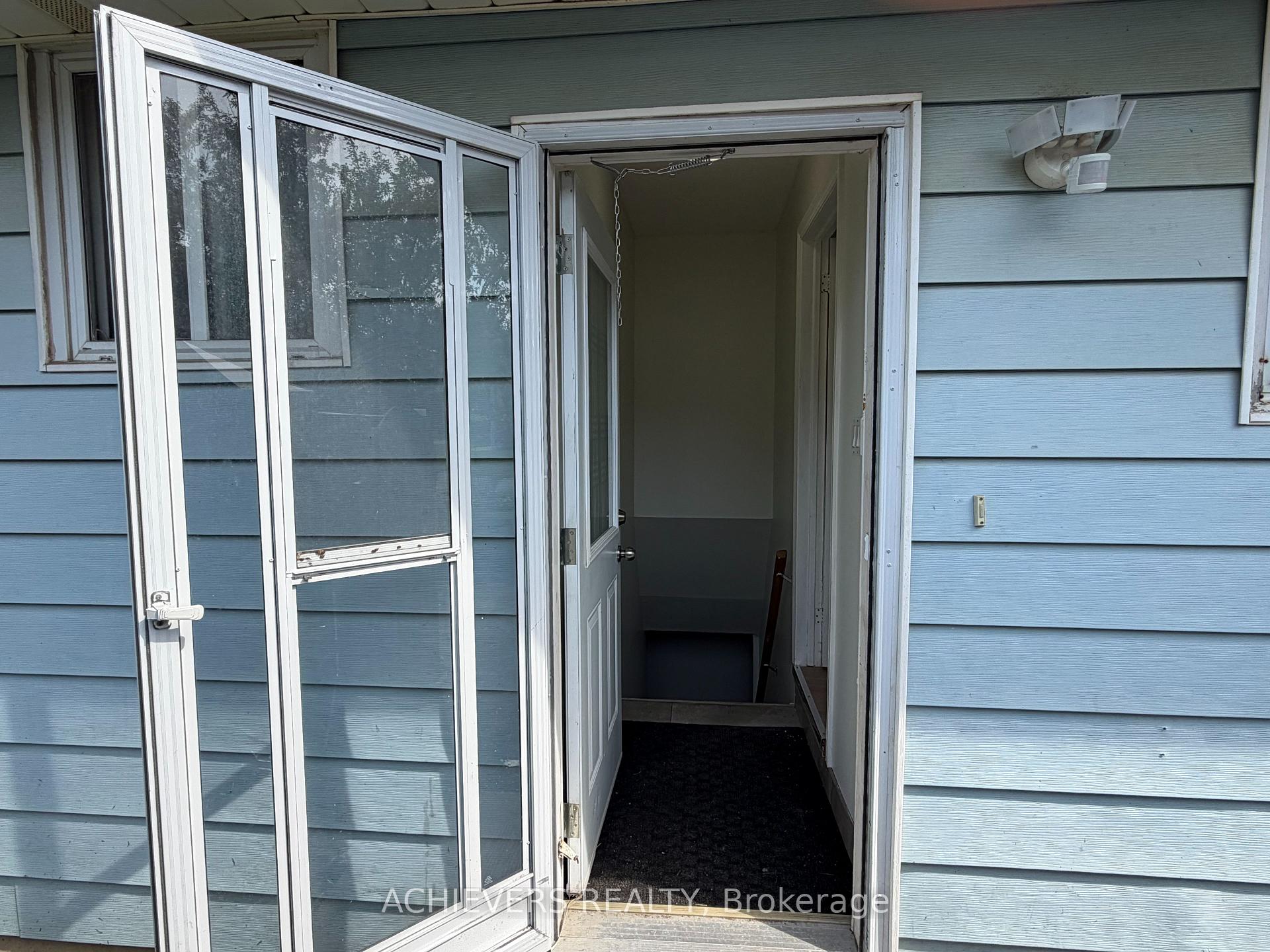 Photo 34 of 176 Culver Crescent, London, East H — HOMEH
