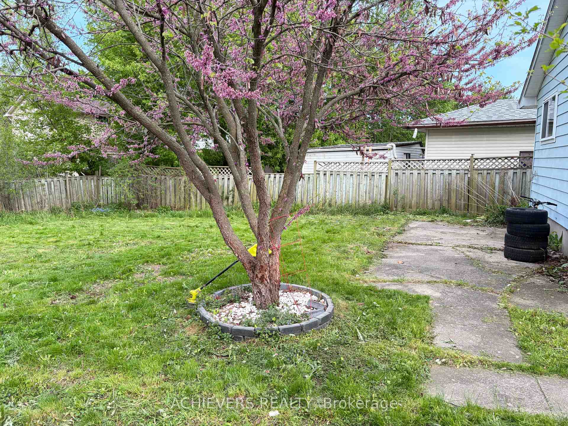 Photo 38 of 176 Culver Crescent, London, East H — HOMEH