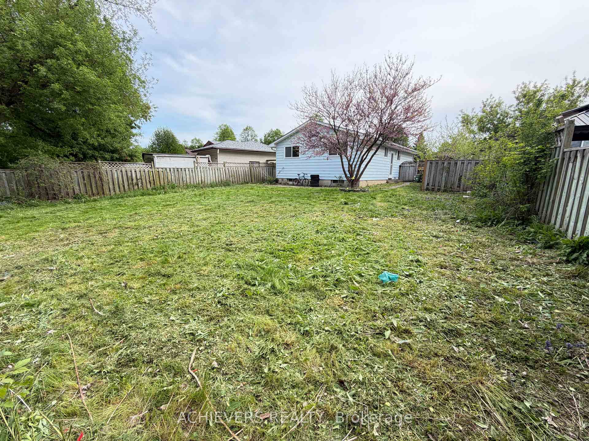 Photo 39 of 176 Culver Crescent, London, East H — HOMEH