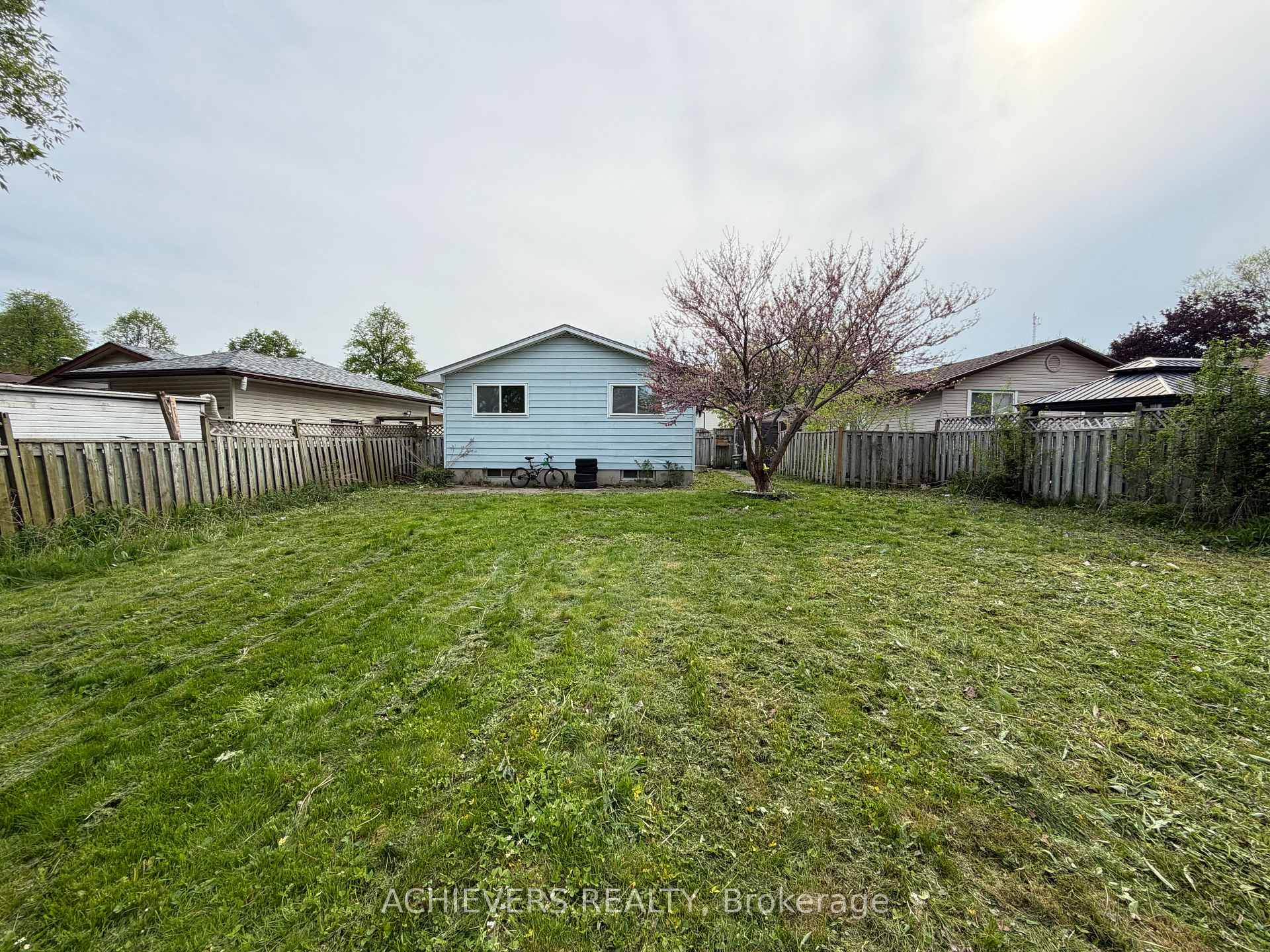 Photo 40 of 176 Culver Crescent, London, East H — HOMEH