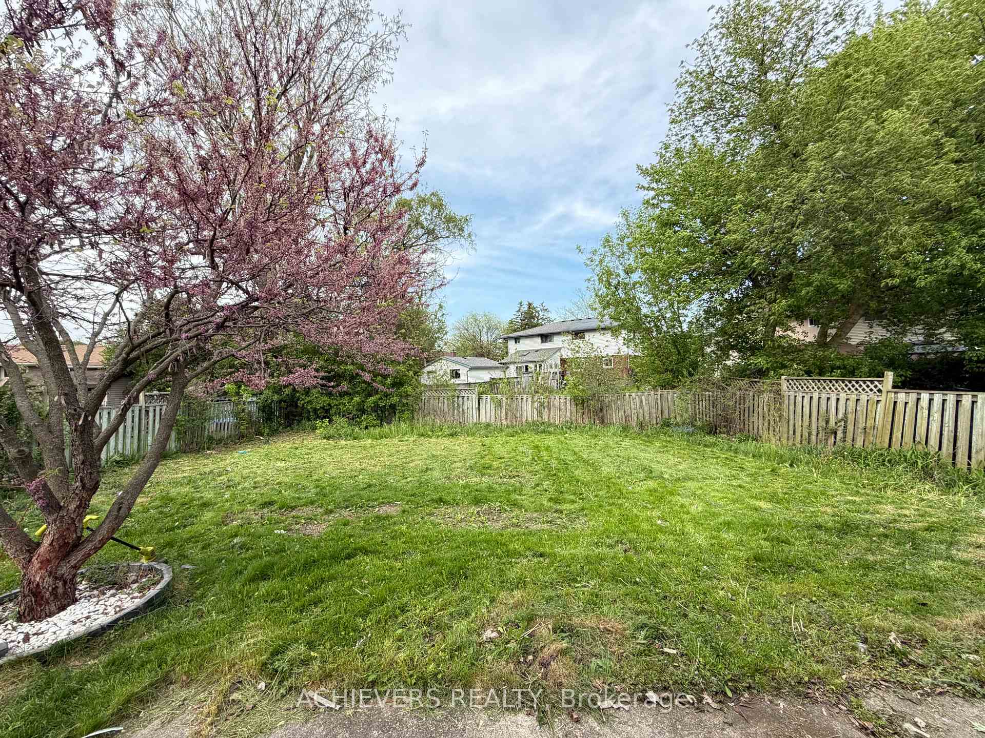 Photo 41 of 176 Culver Crescent, London, East H — HOMEH