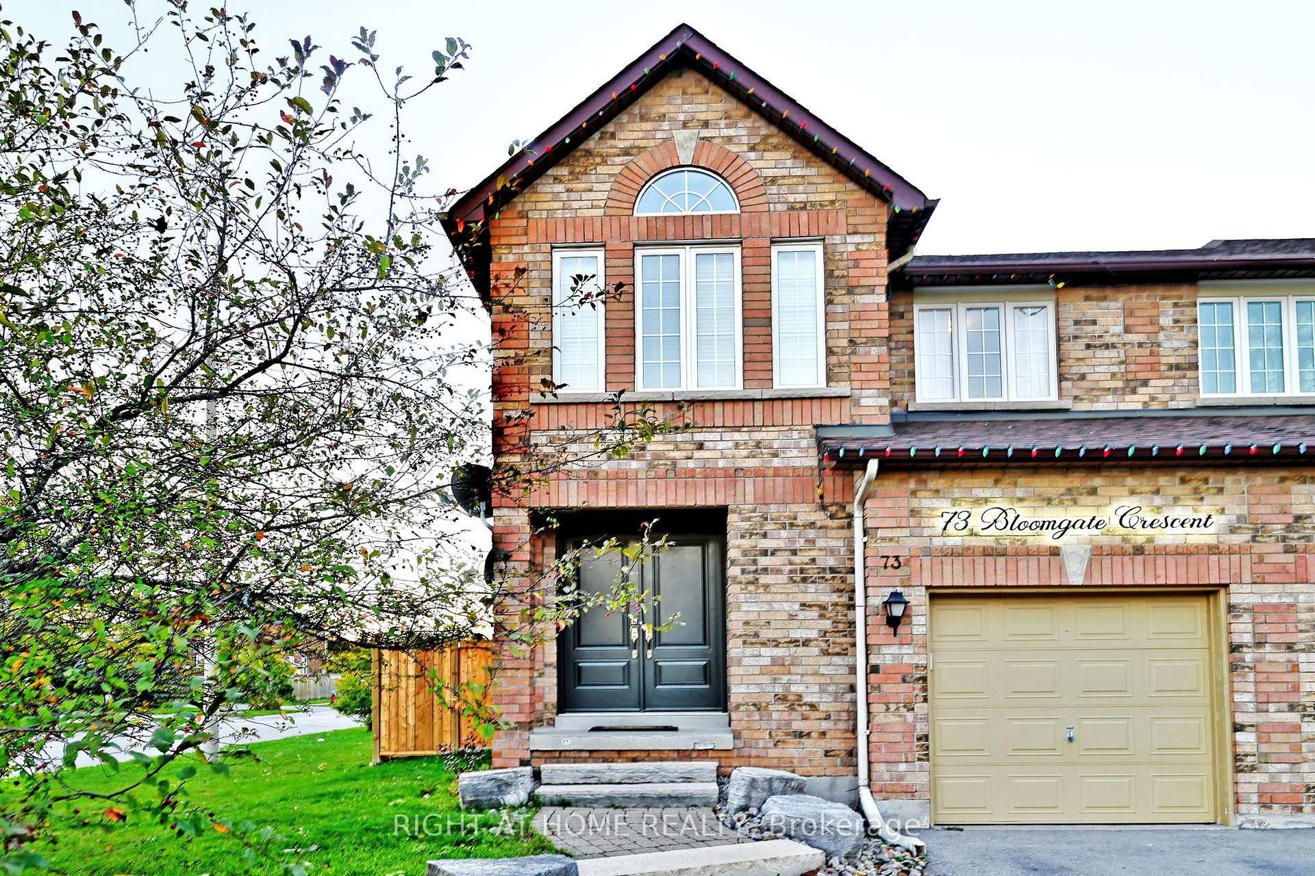 Photo 3 of 73 Bloomgate Crescent, Richmond Hill, Oak Ridges — HOMEH