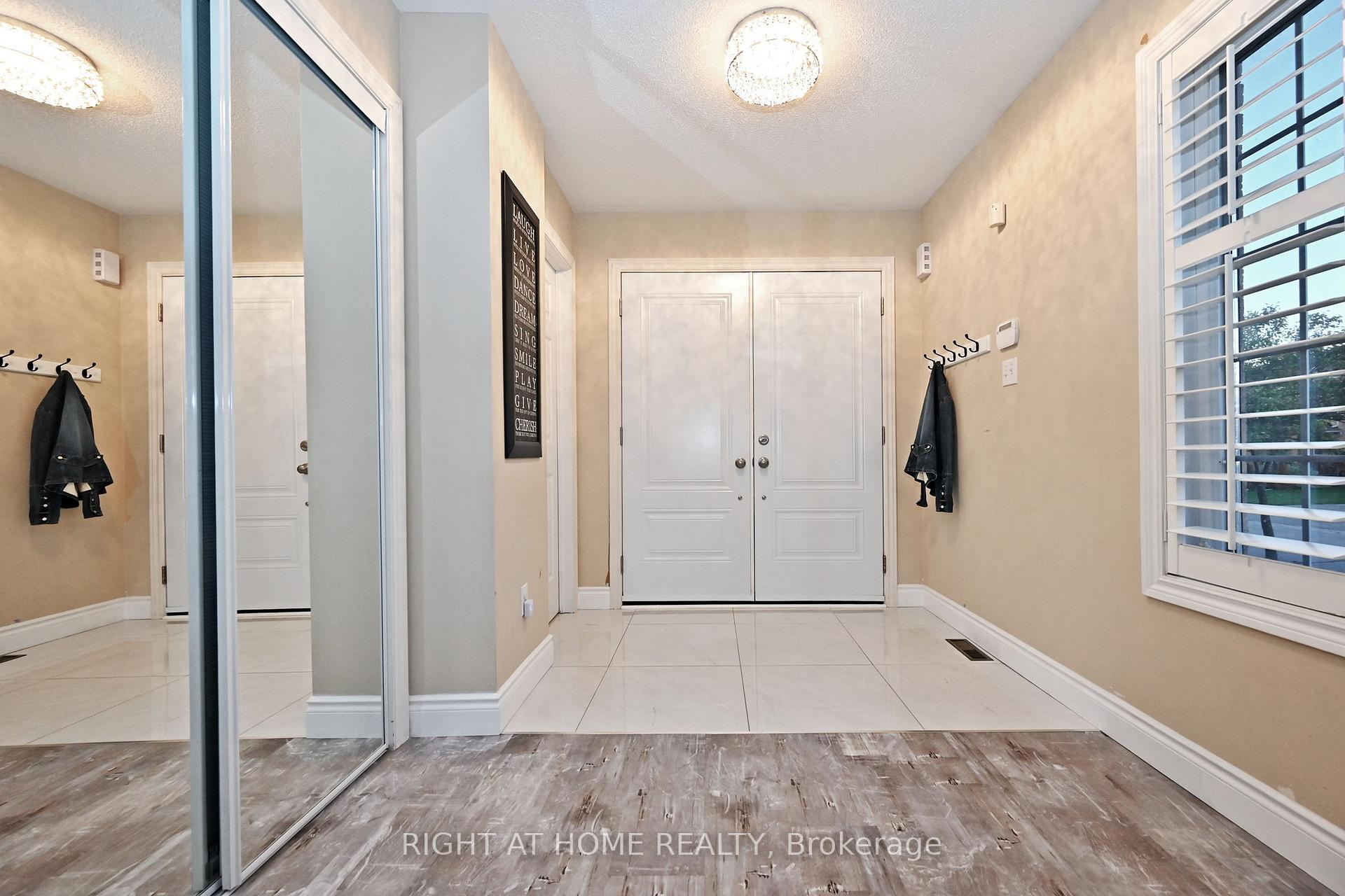 Photo 5 of 73 Bloomgate Crescent, Richmond Hill, Oak Ridges — HOMEH