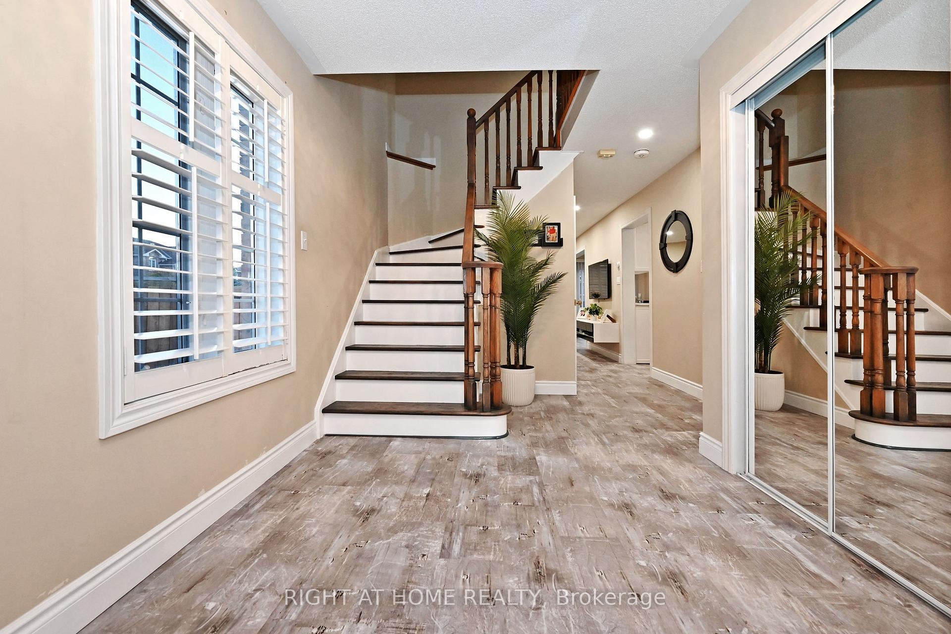 Photo 6 of 73 Bloomgate Crescent, Richmond Hill, Oak Ridges — HOMEH