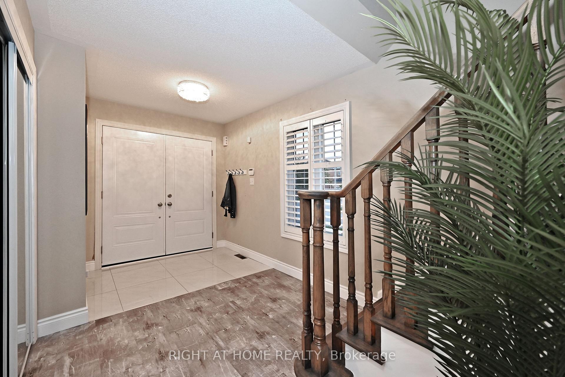 Photo 7 of 73 Bloomgate Crescent, Richmond Hill, Oak Ridges — HOMEH