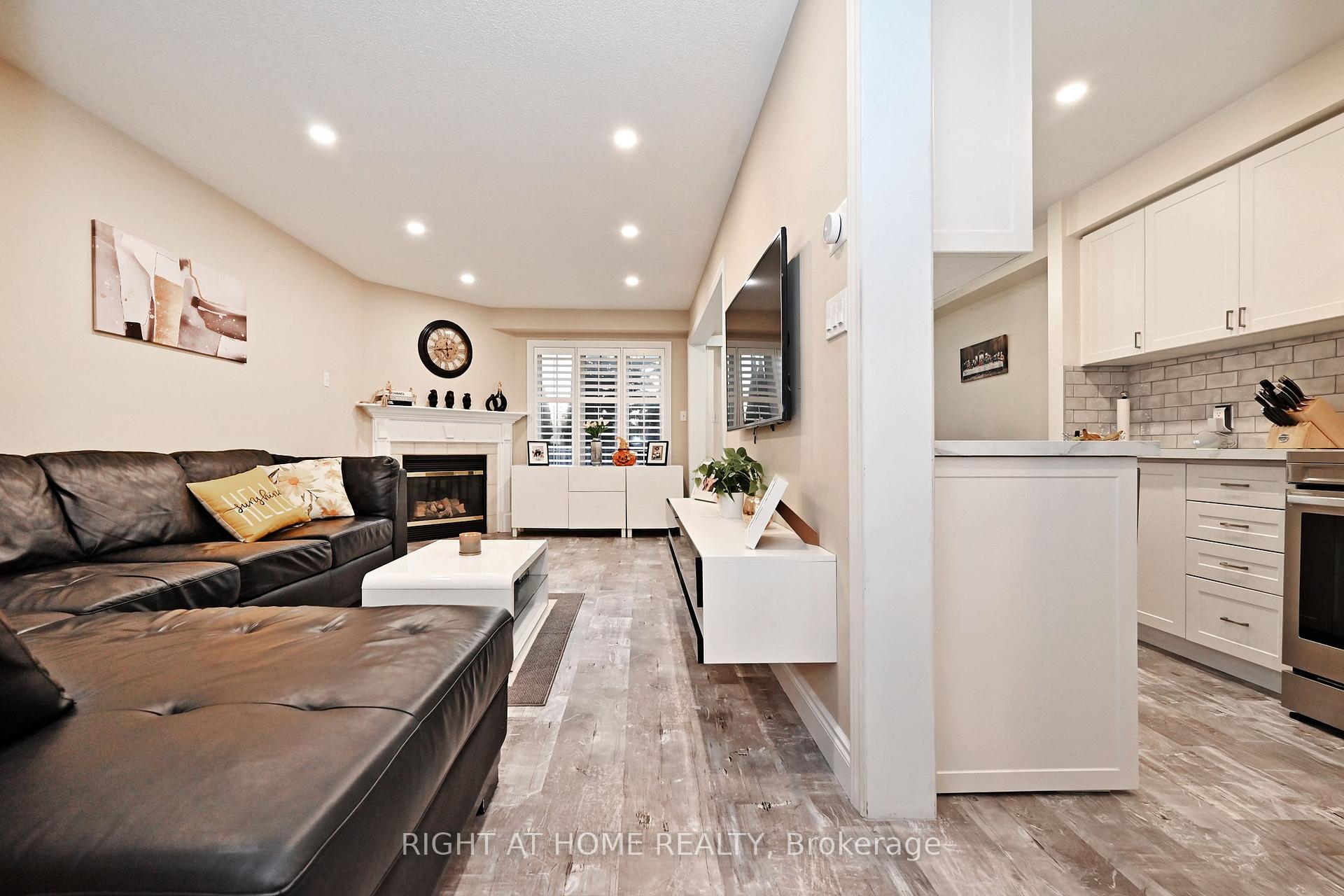 Photo 8 of 73 Bloomgate Crescent, Richmond Hill, Oak Ridges — HOMEH