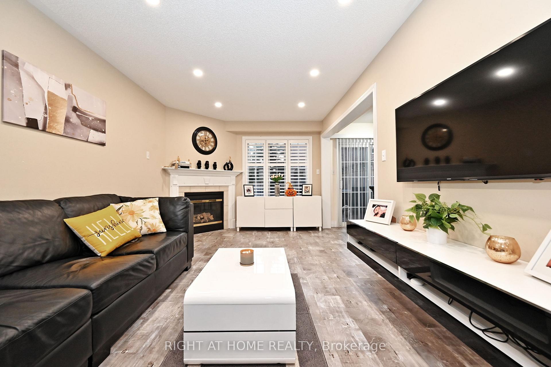 Photo 9 of 73 Bloomgate Crescent, Richmond Hill, Oak Ridges — HOMEH