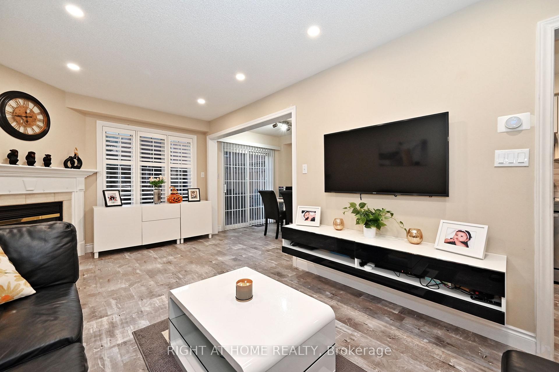 Photo 10 of 73 Bloomgate Crescent, Richmond Hill, Oak Ridges — HOMEH