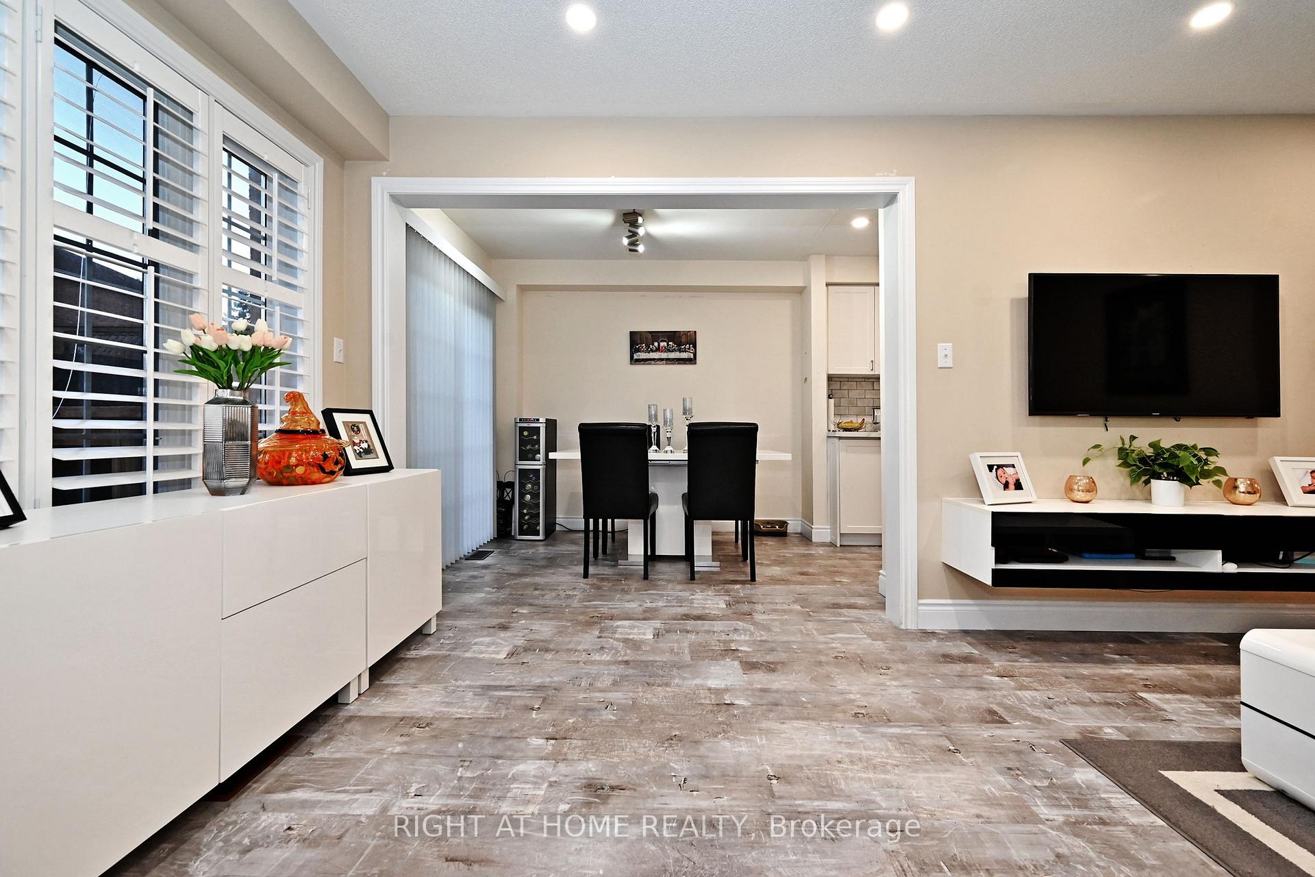 Photo 16 of 73 Bloomgate Crescent, Richmond Hill, Oak Ridges — HOMEH