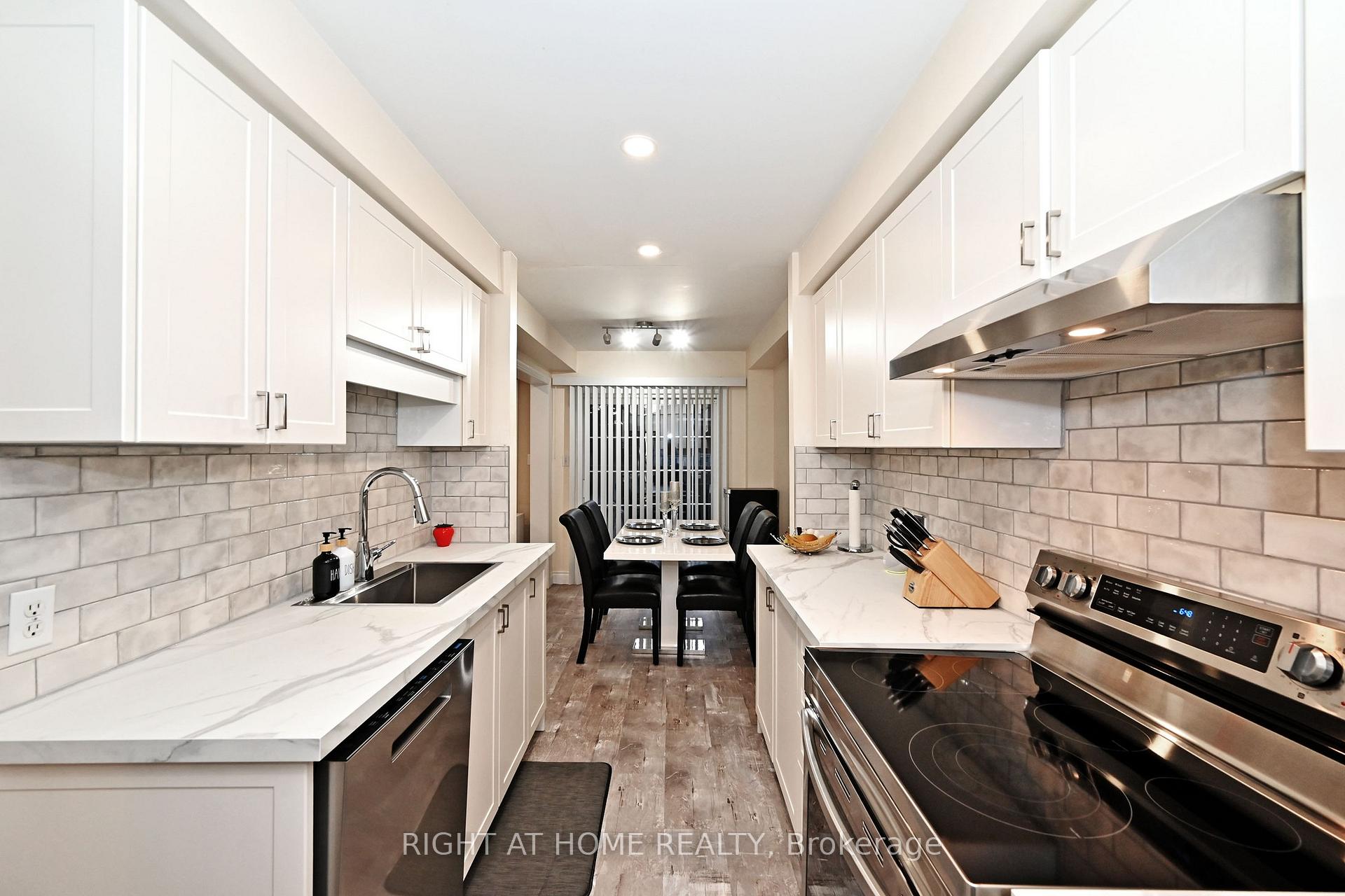 Photo 19 of 73 Bloomgate Crescent, Richmond Hill, Oak Ridges — HOMEH
