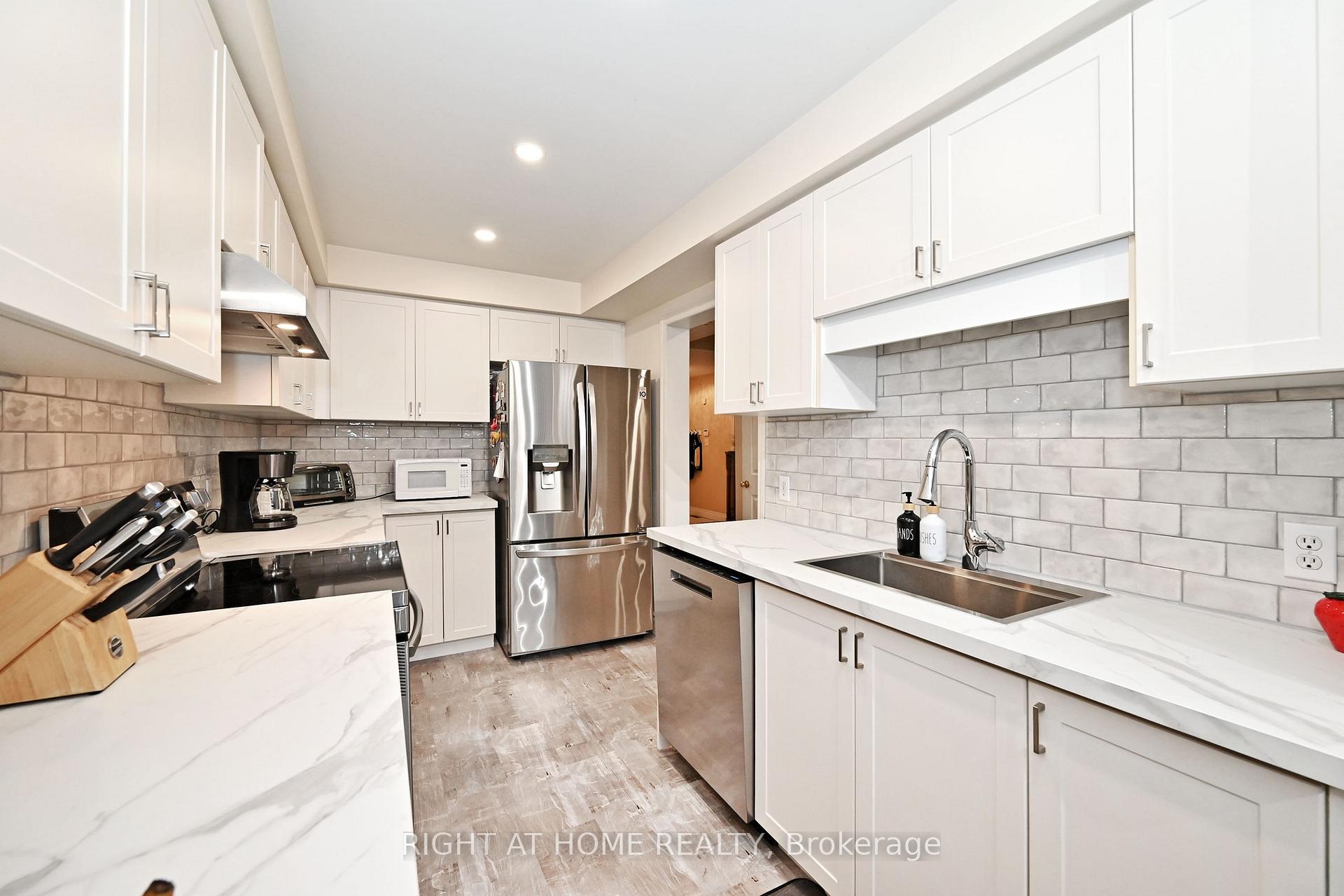 Photo 25 of 73 Bloomgate Crescent, Richmond Hill, Oak Ridges — HOMEH