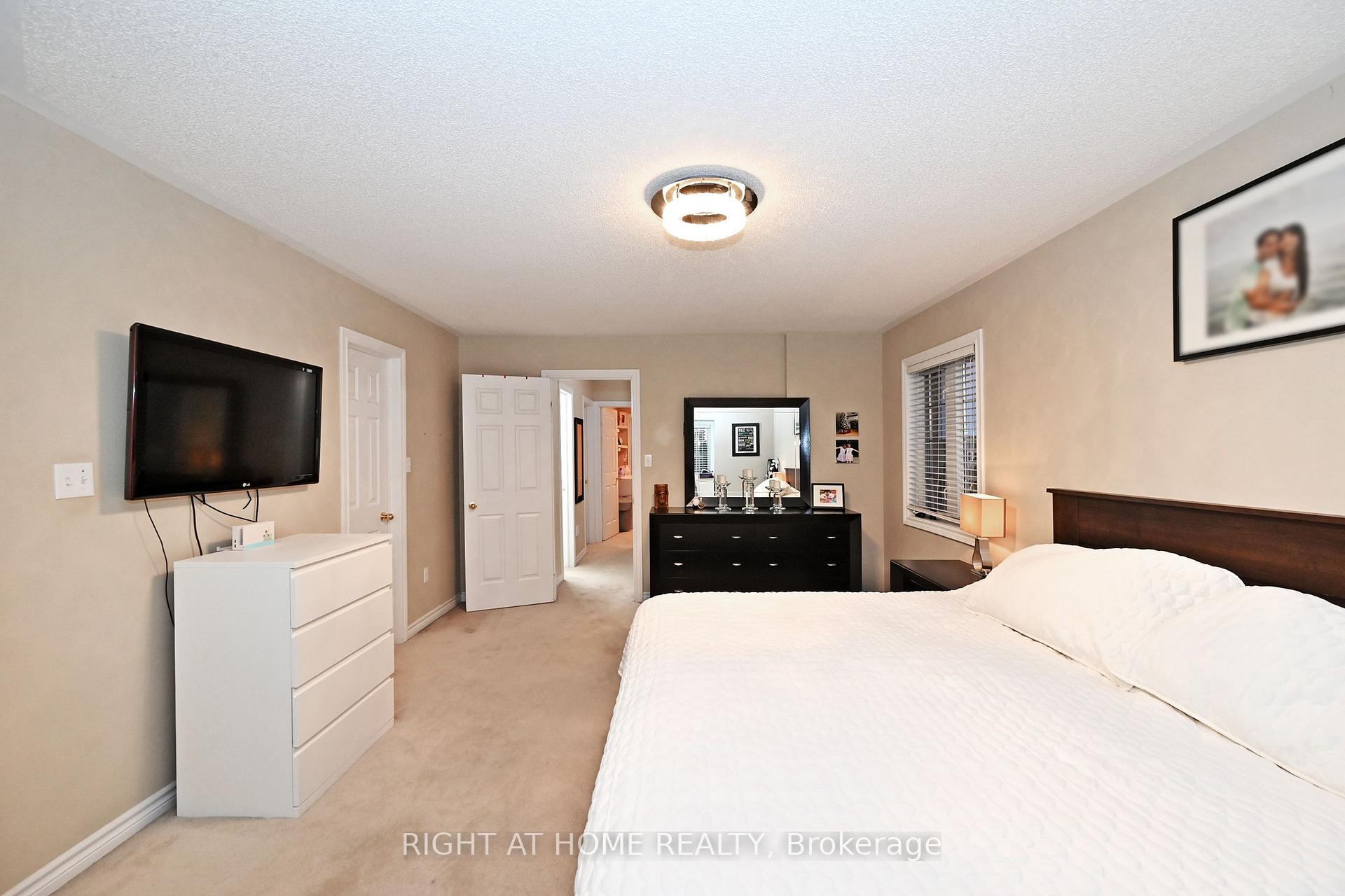Photo 32 of 73 Bloomgate Crescent, Richmond Hill, Oak Ridges — HOMEH
