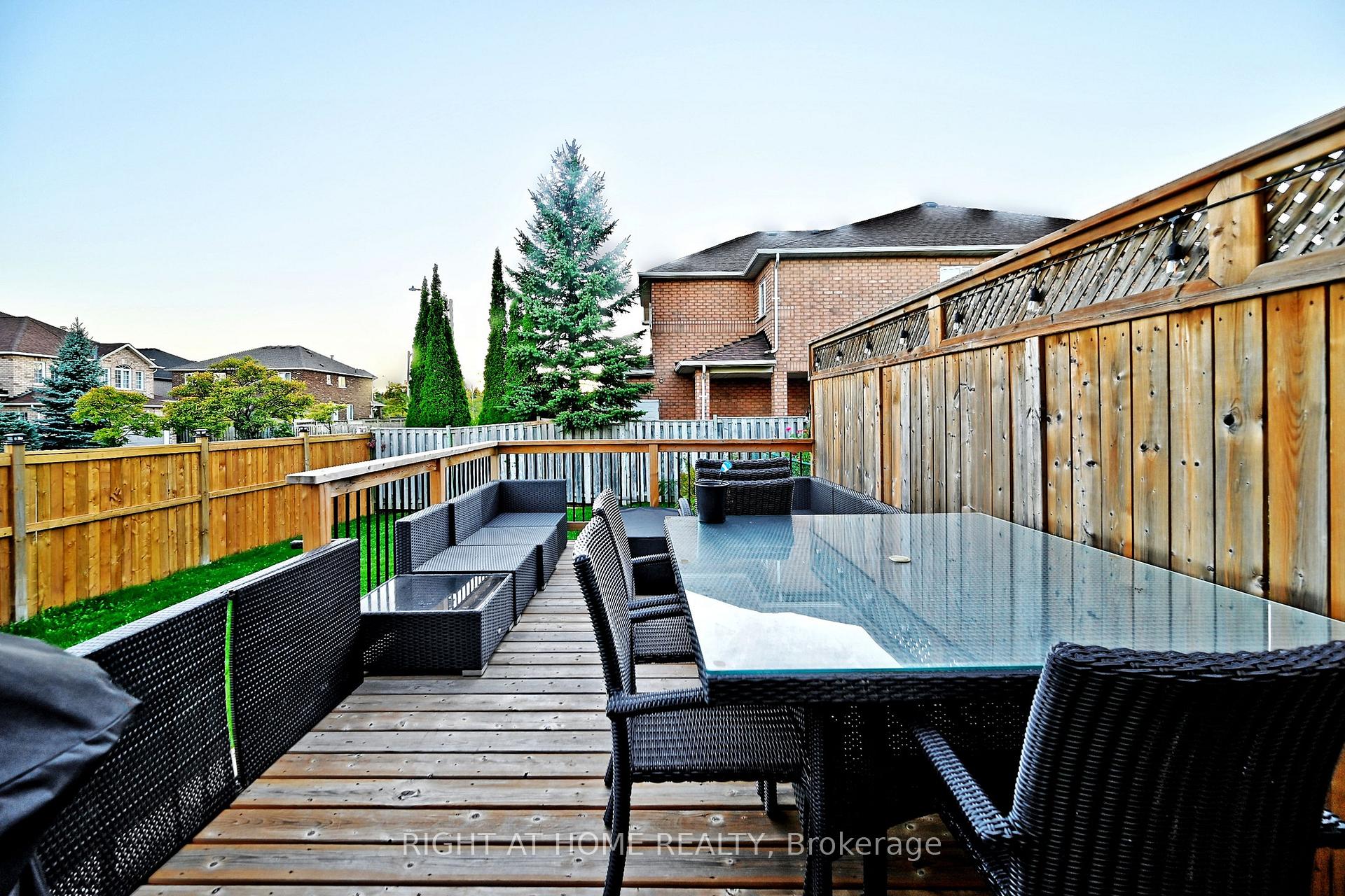 Photo 49 of 73 Bloomgate Crescent, Richmond Hill, Oak Ridges — HOMEH