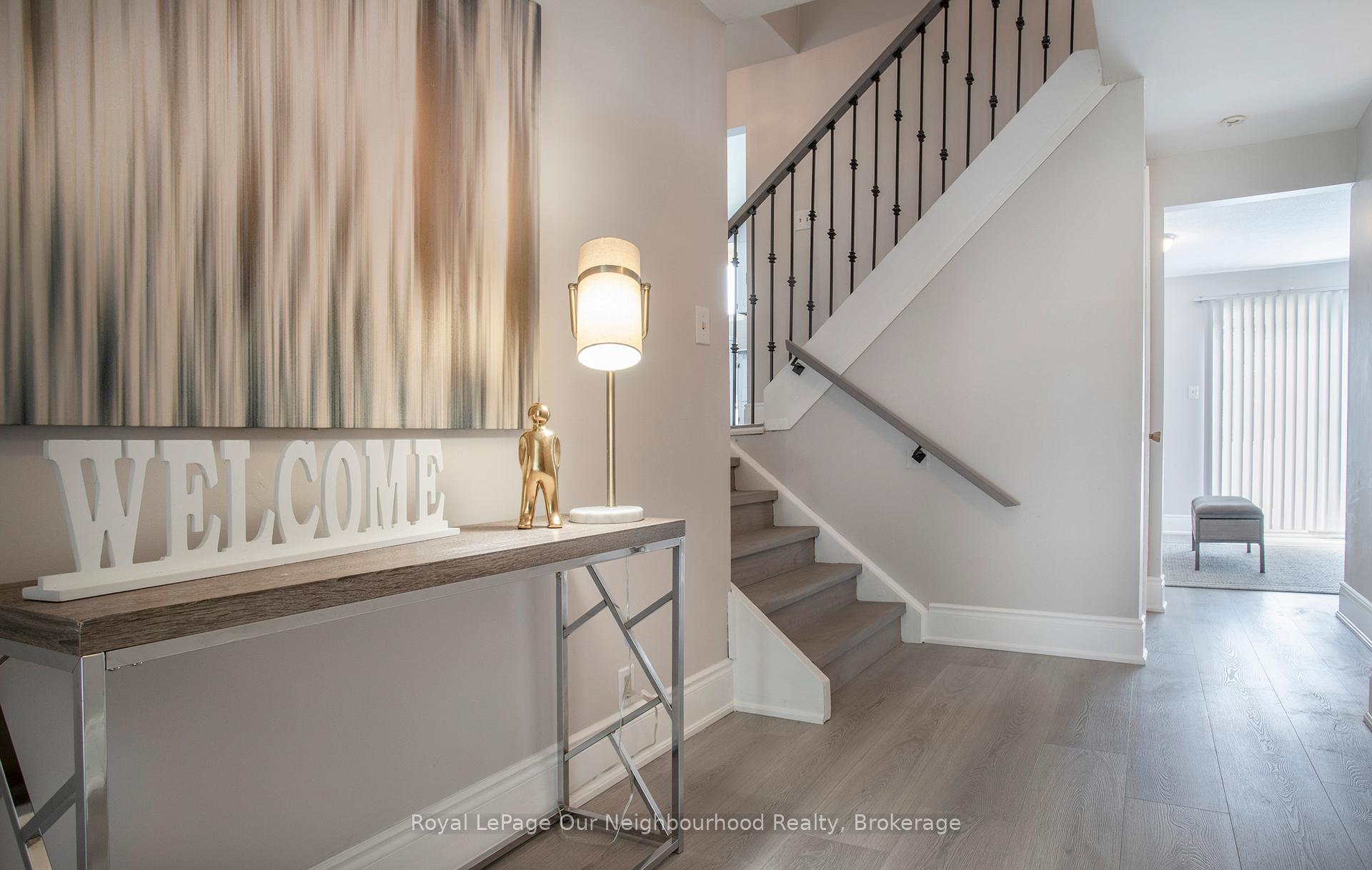 Photo 3 of 708 Waverly Street N, Oshawa, Northglen — HOMEH
