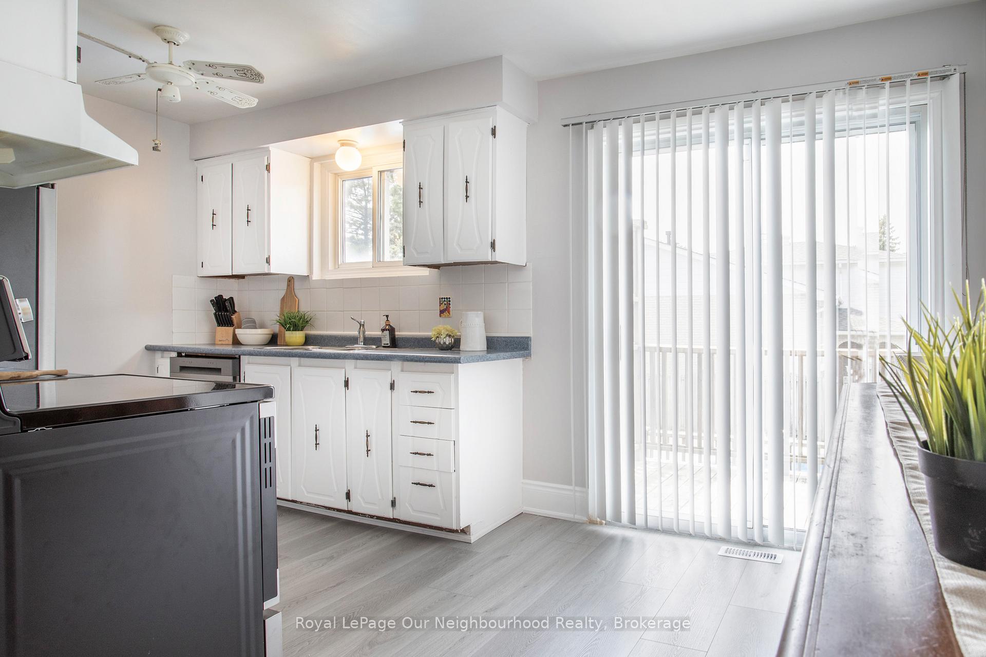 Photo 9 of 708 Waverly Street N, Oshawa, Northglen — HOMEH